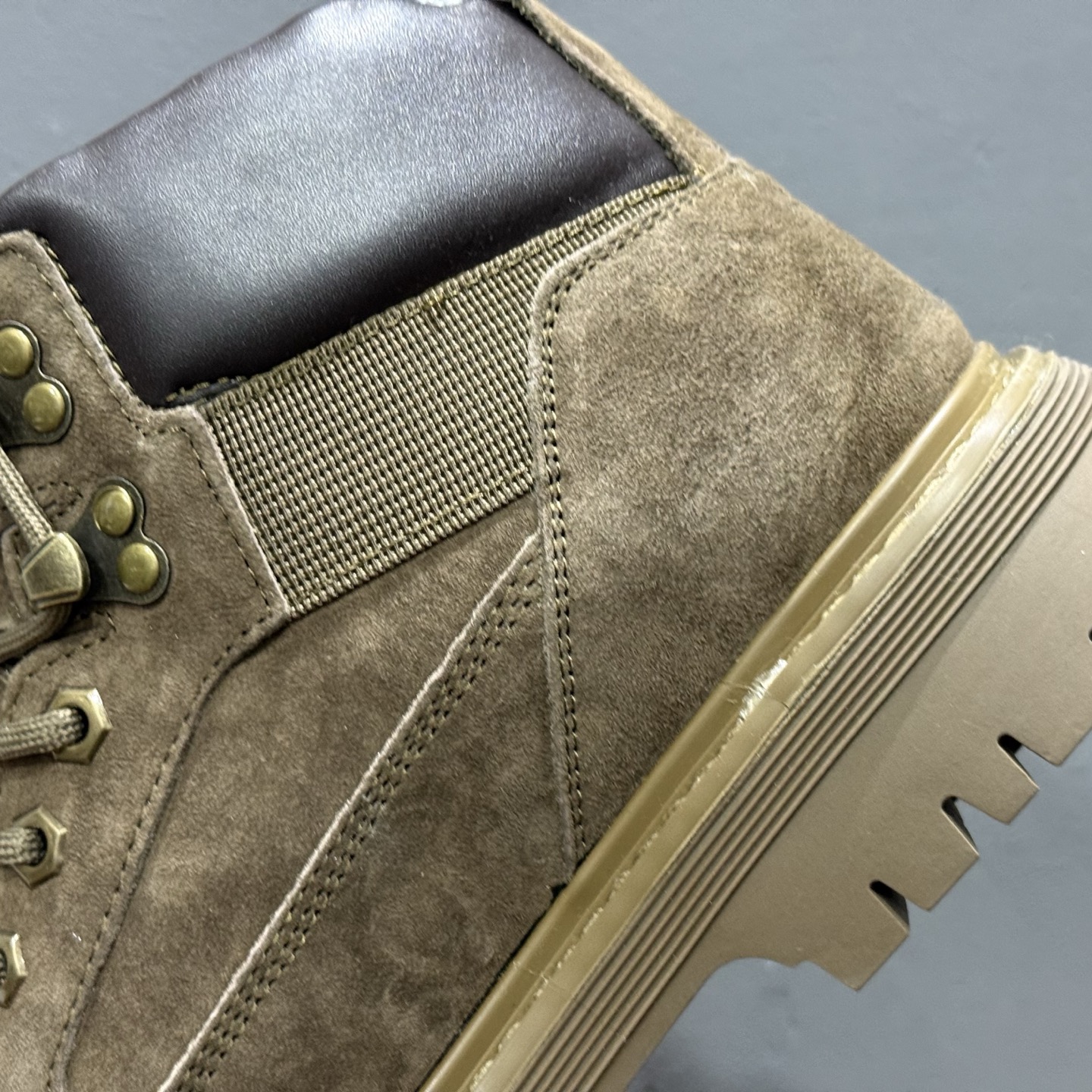 320 UGG Tasman Weather Hybrid 塔斯曼混合系列中帮轻量休闲马丁靴