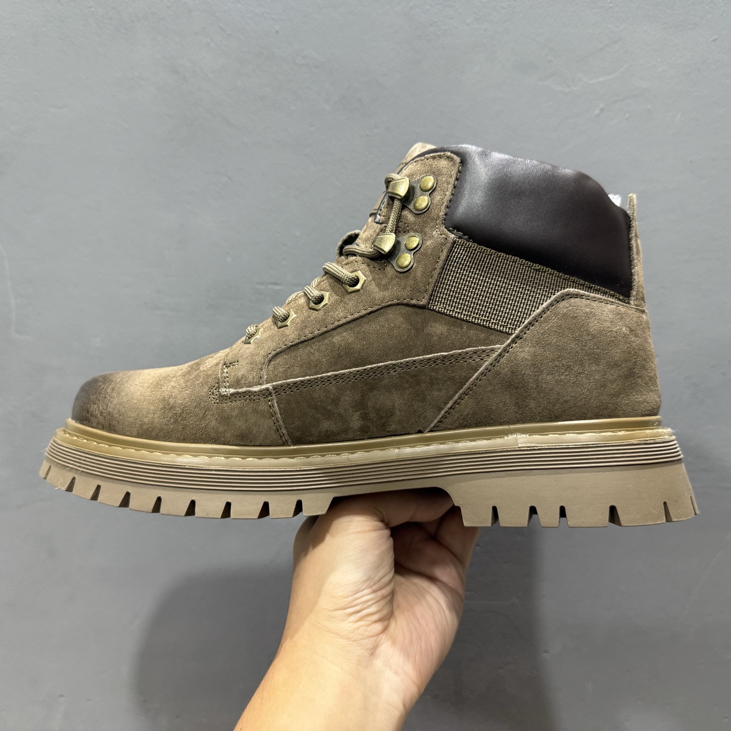 320 UGG Tasman Weather Hybrid 塔斯曼混合系列中帮轻量休闲马丁靴
