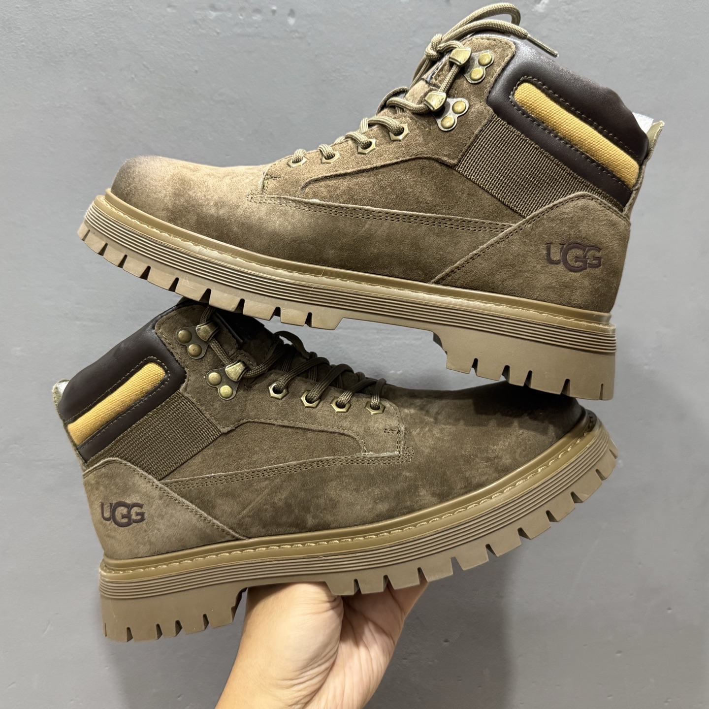 320 UGG Tasman Weather Hybrid 塔斯曼混合系列中帮轻量休闲马丁靴