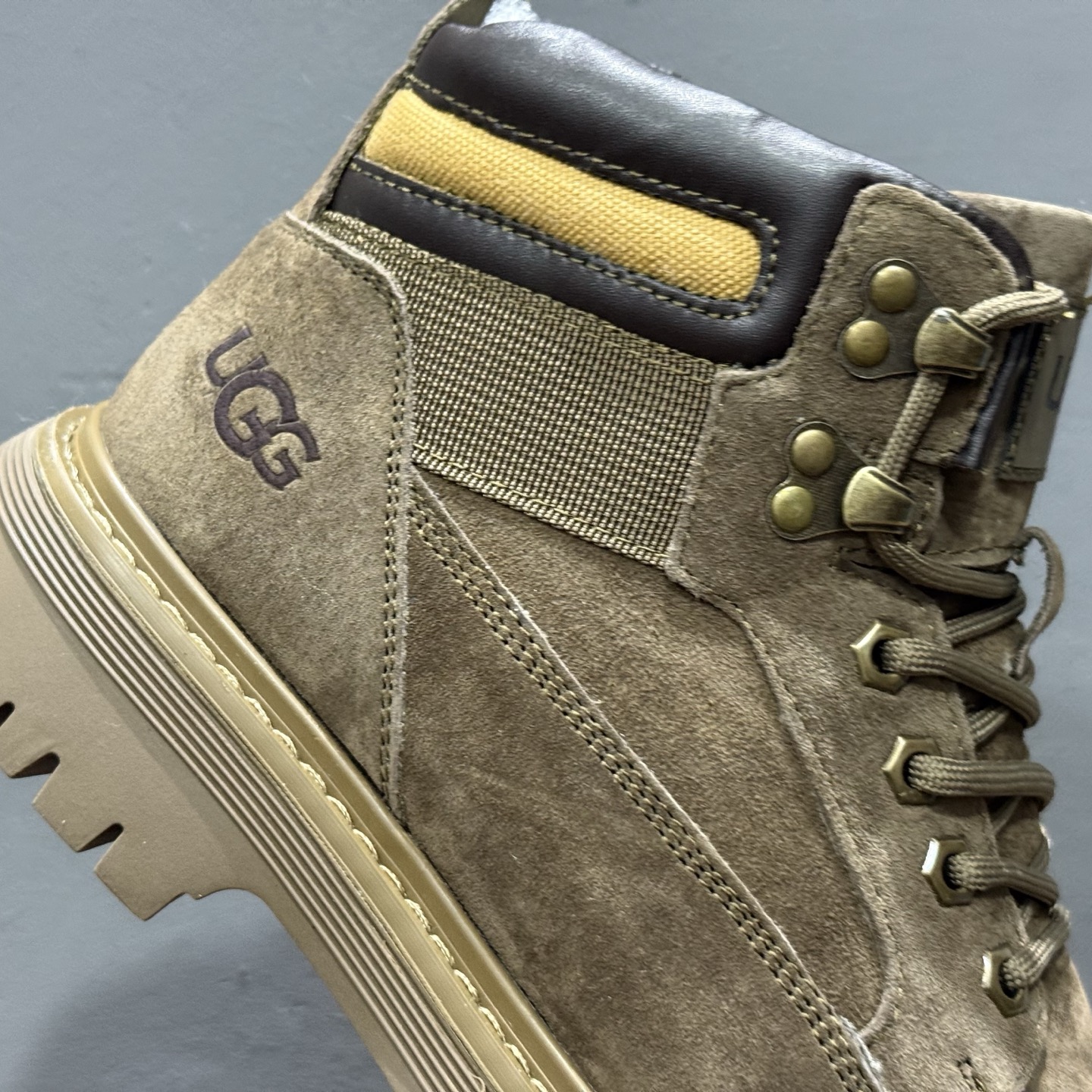 320 UGG Tasman Weather Hybrid 塔斯曼混合系列中帮轻量休闲马丁靴