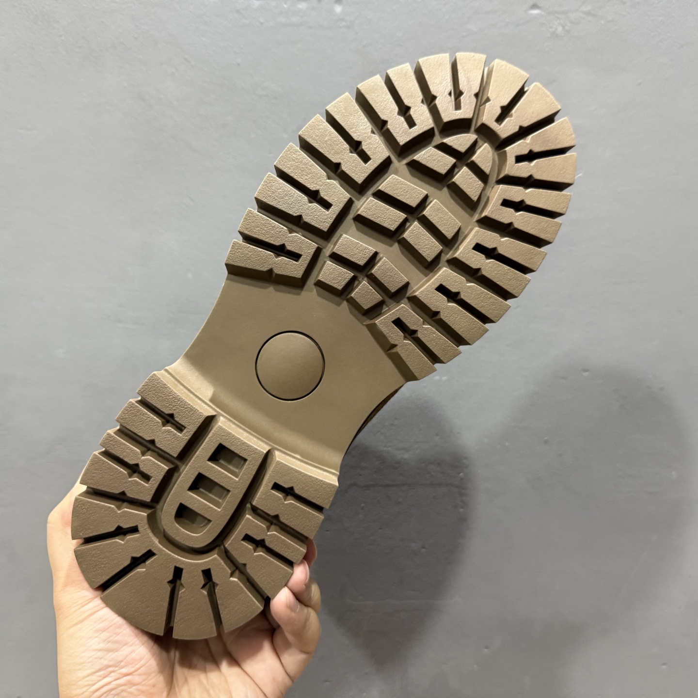 320 UGG Tasman Weather Hybrid 塔斯曼混合系列中帮轻量休闲马丁靴