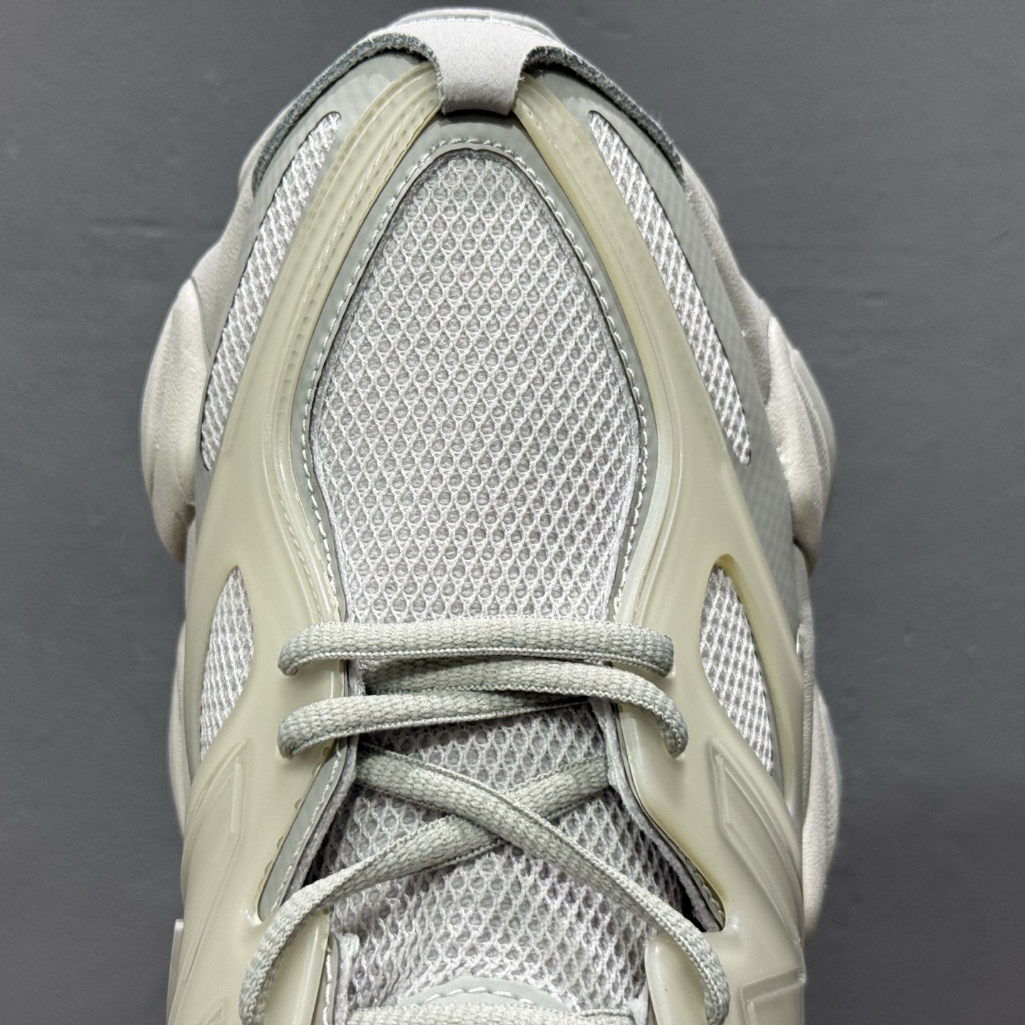 ￥240 纯原 New Balance NB9060 联名款 复古休闲运动慢跑鞋 U9060IAB