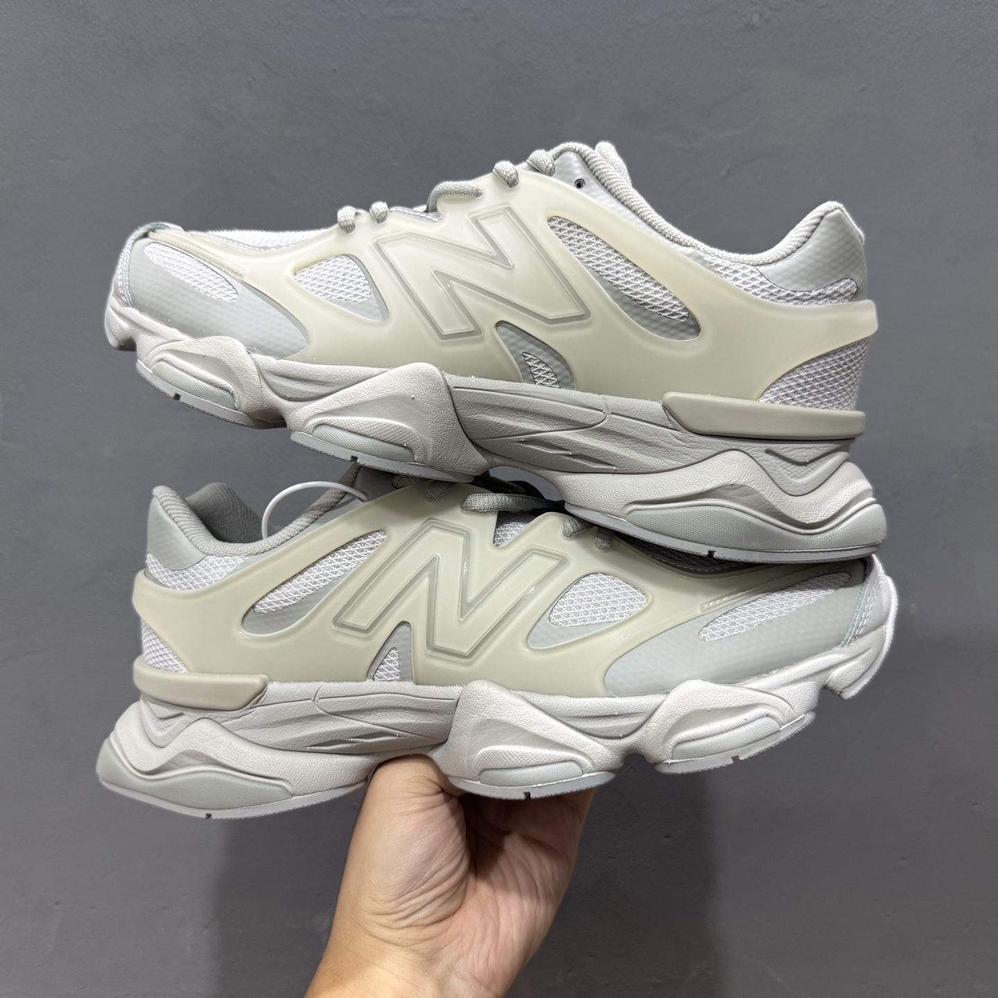 ￥240 纯原 New Balance NB9060 联名款 复古休闲运动慢跑鞋 U9060IAB
