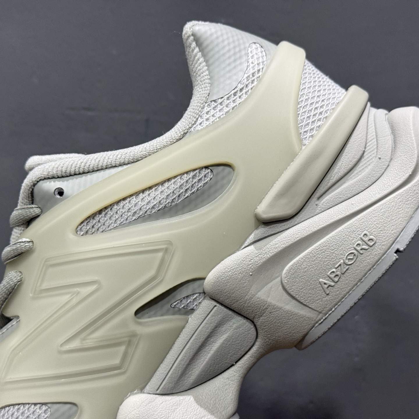 ￥240 纯原 New Balance NB9060 联名款 复古休闲运动慢跑鞋 U9060IAB