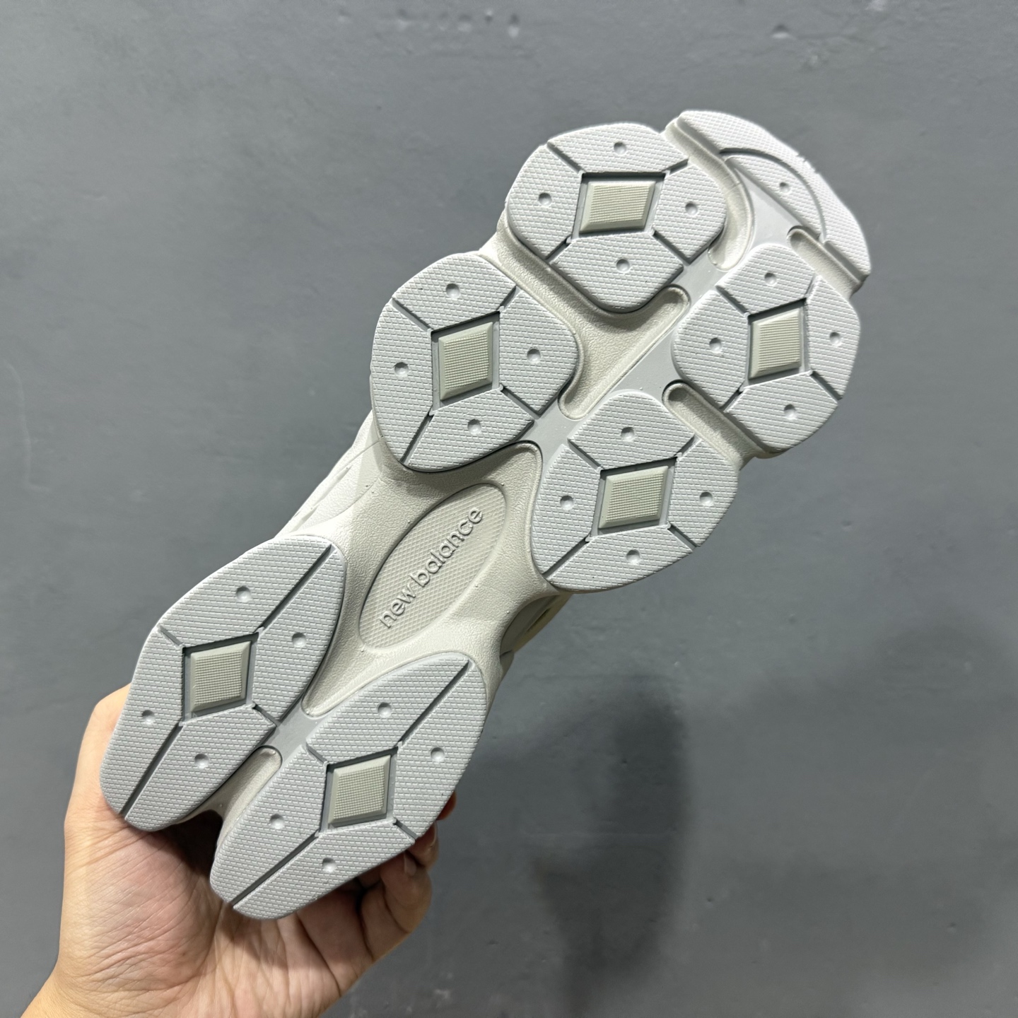 ￥240 纯原 New Balance NB9060 联名款 复古休闲运动慢跑鞋 U9060IAB