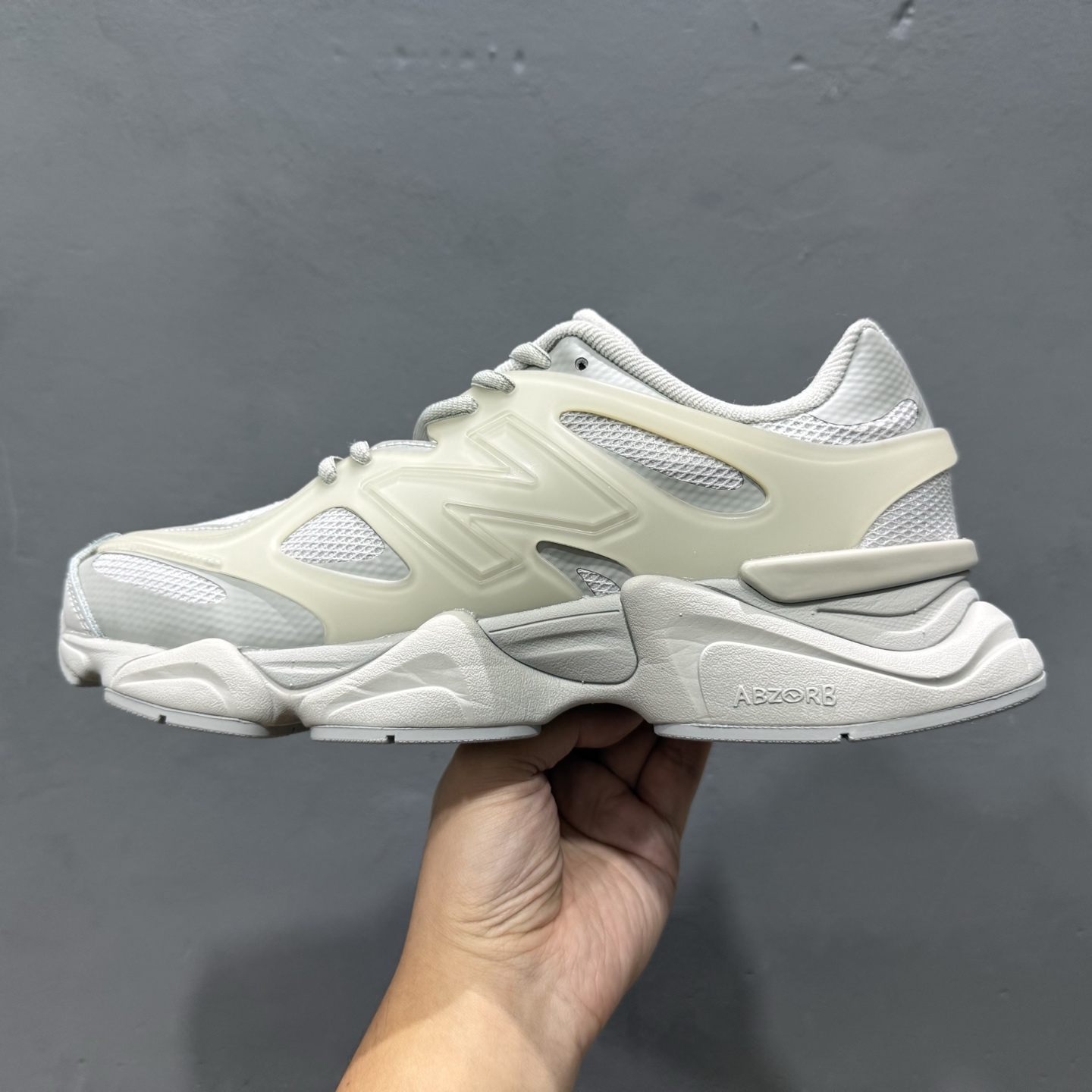 ￥240 纯原 New Balance NB9060 联名款 复古休闲运动慢跑鞋 U9060IAB