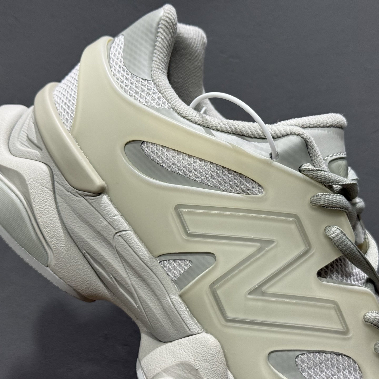 ￥240 纯原 New Balance NB9060 联名款 复古休闲运动慢跑鞋 U9060IAB