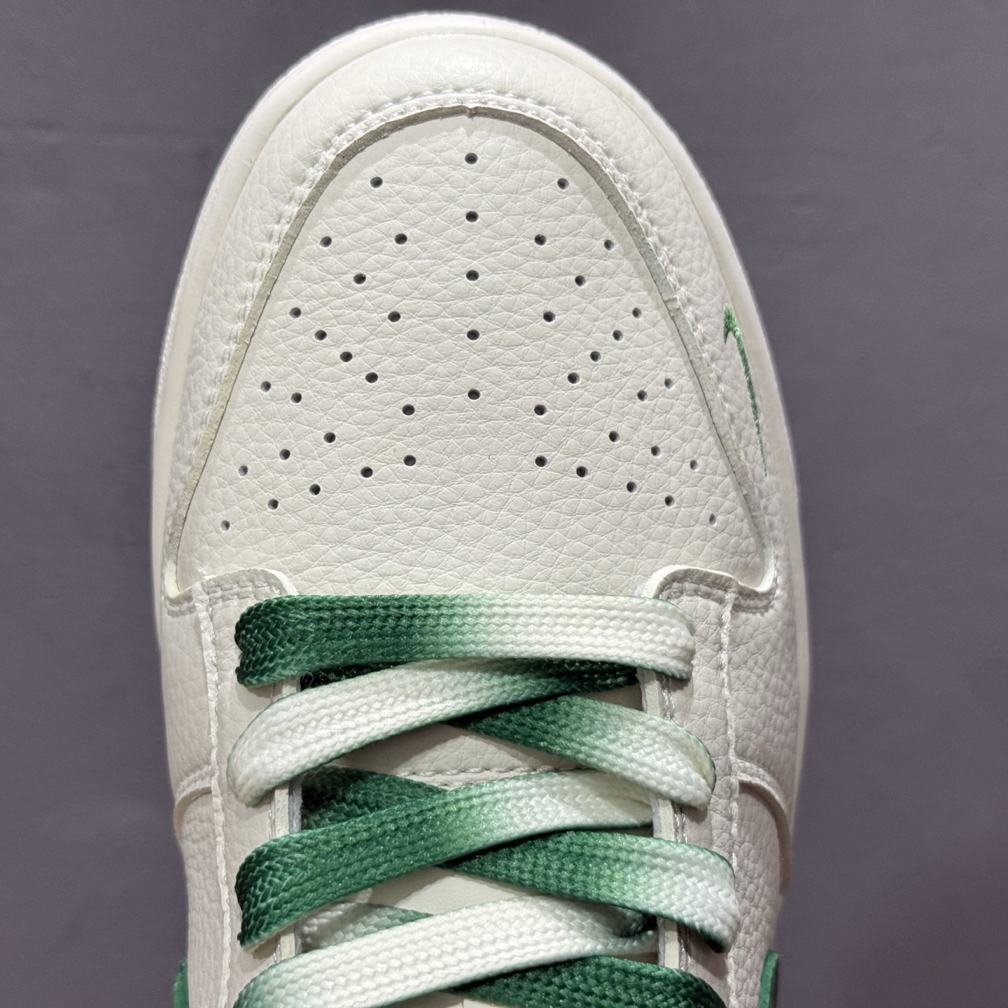 ￥280 Nike SB Dunk Low NBA联名 凯尔特人 周年高端定制 低帮休闲板鞋 CS1688-106