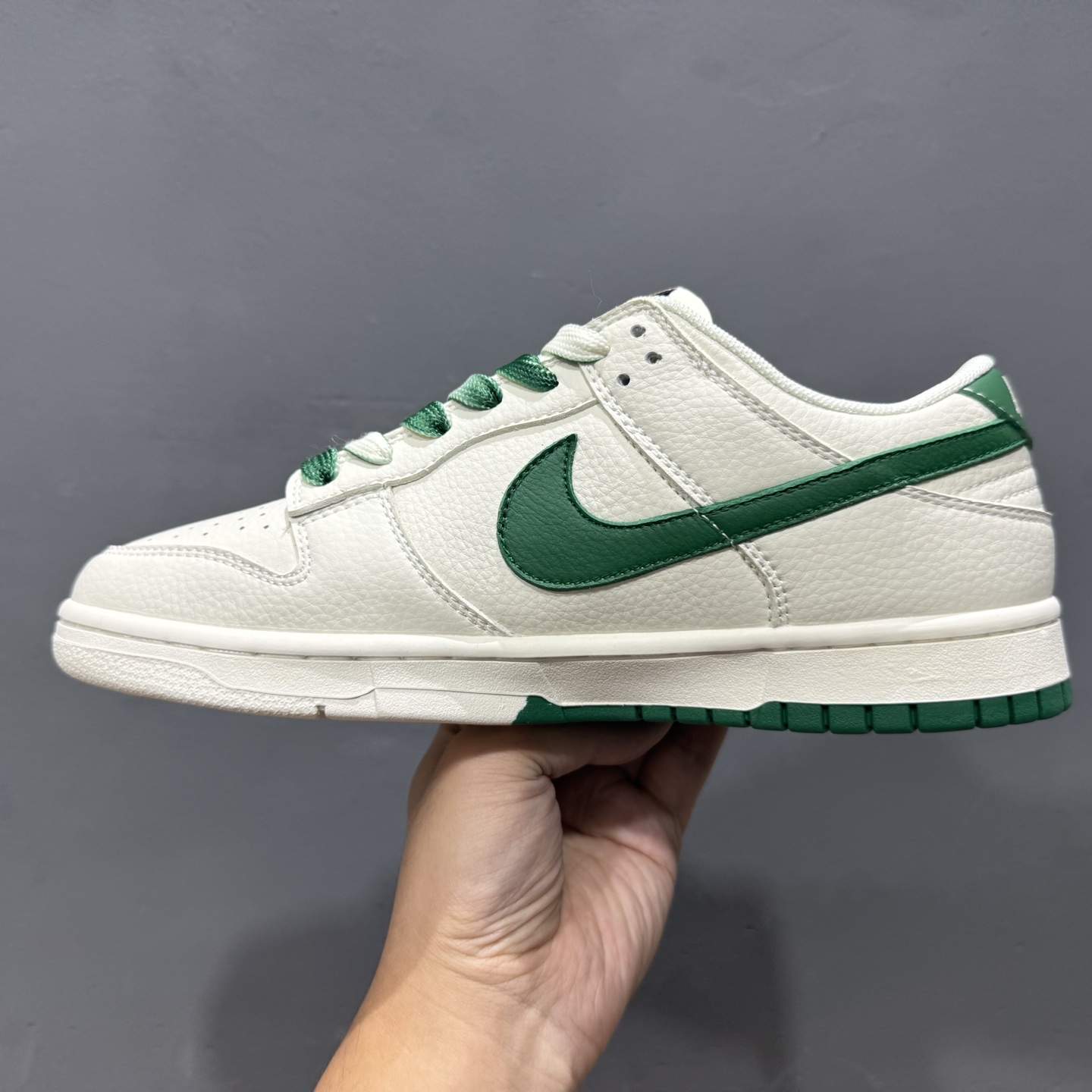 ￥280 Nike SB Dunk Low NBA联名 凯尔特人 周年高端定制 低帮休闲板鞋 CS1688-106