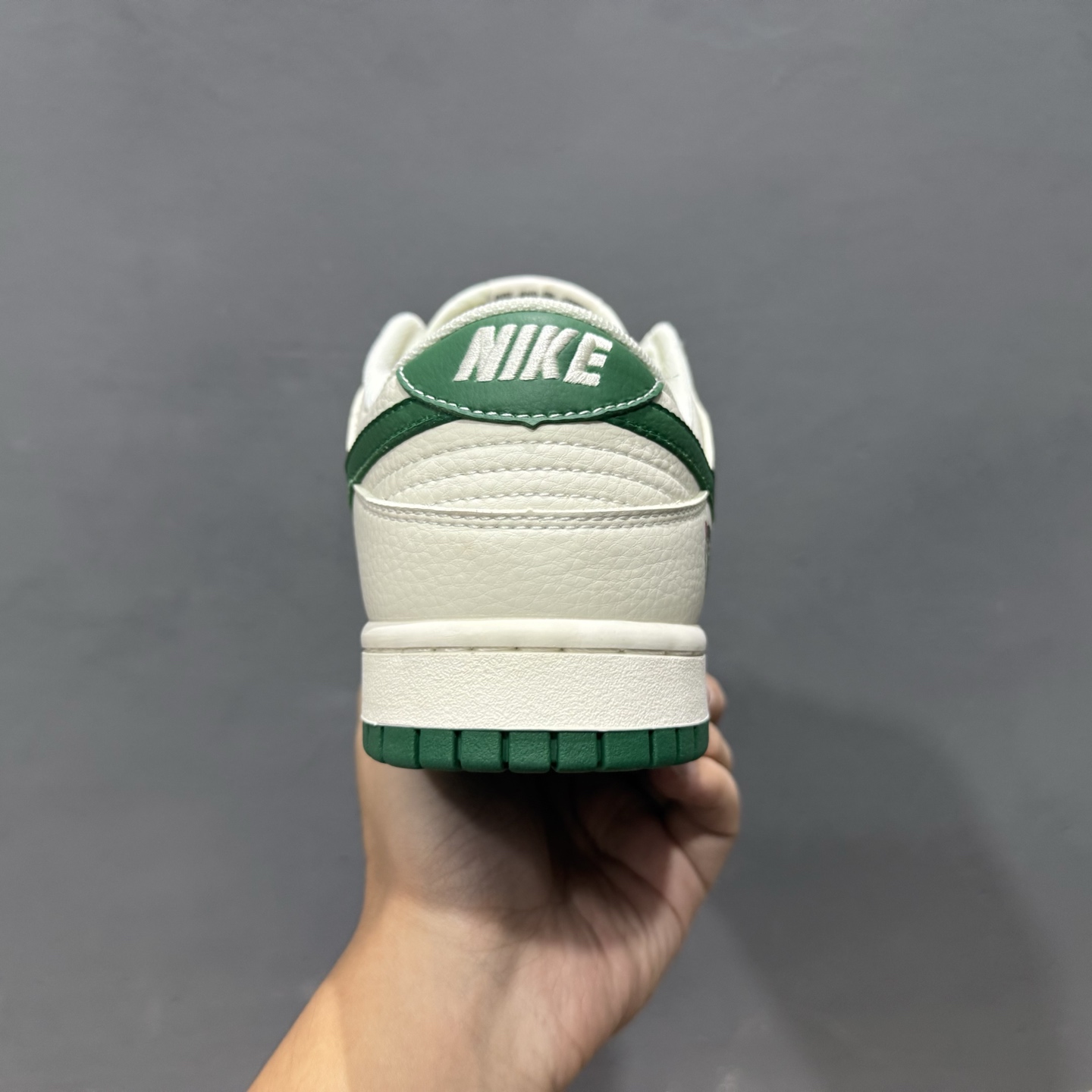 ￥280 Nike SB Dunk Low NBA联名 凯尔特人 周年高端定制 低帮休闲板鞋 CS1688-106
