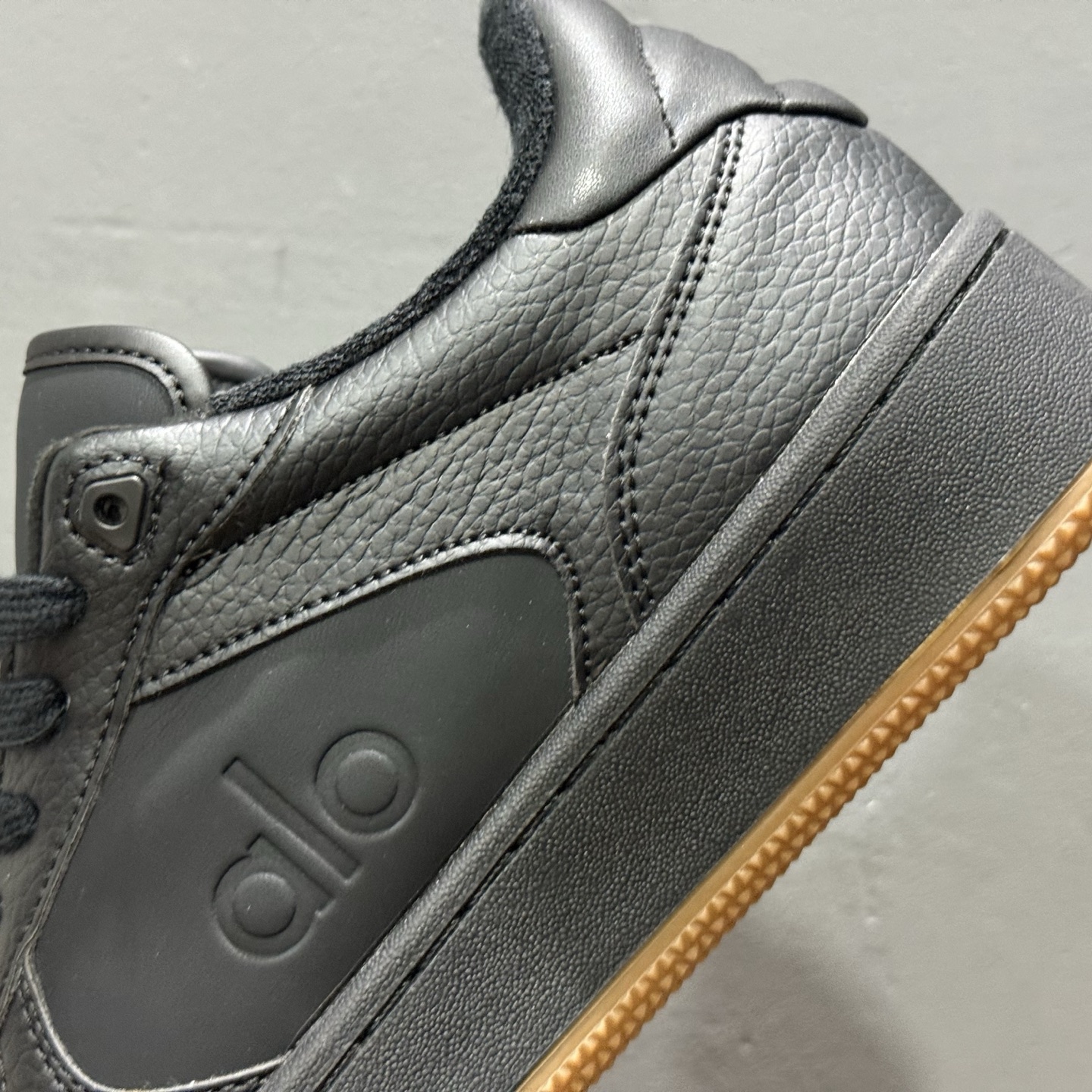 240 Alo yoga Sunset 舒适生活休闲鞋 男女同款 品牌故事Alo Yoga