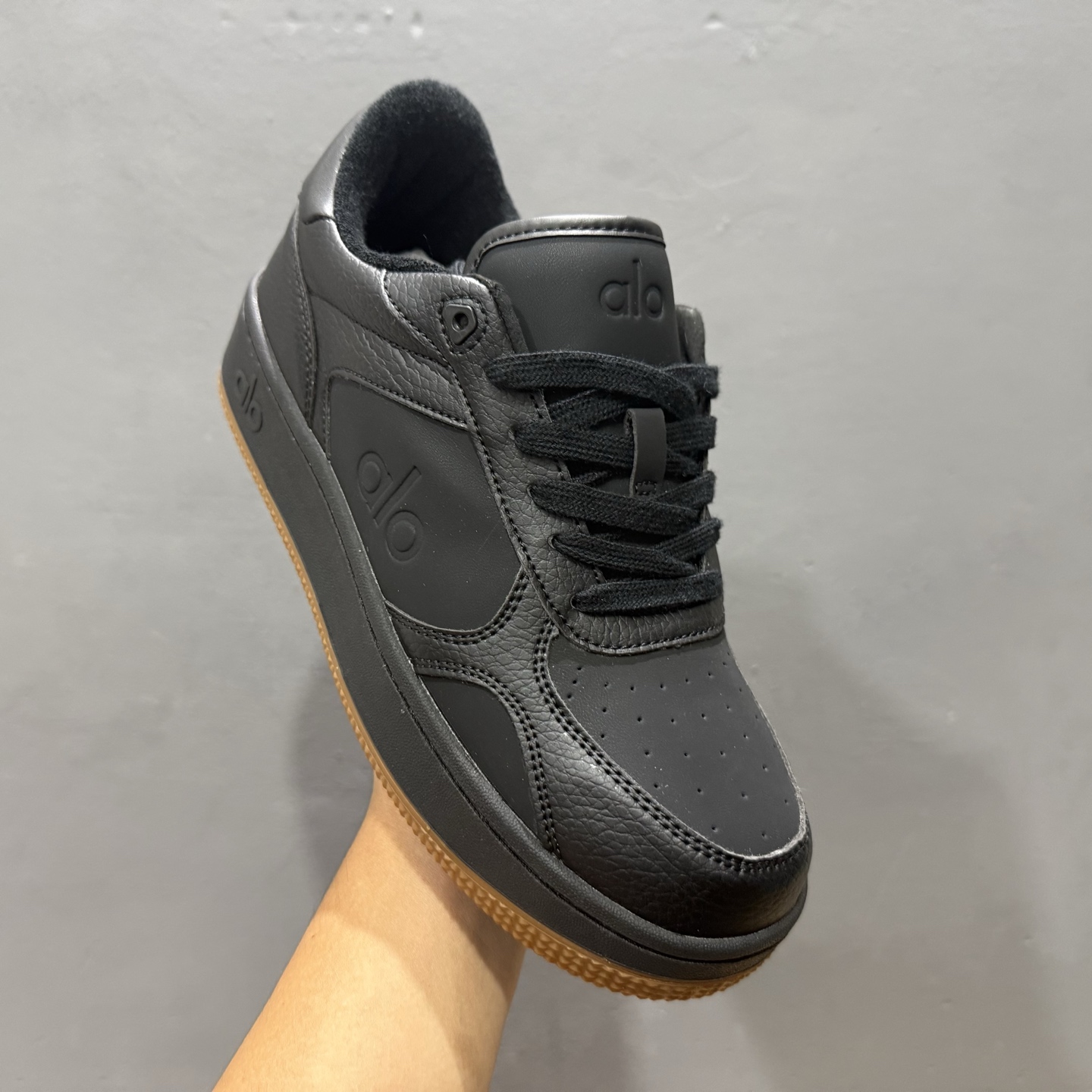 240 Alo yoga Sunset 舒适生活休闲鞋 男女同款 品牌故事Alo Yoga