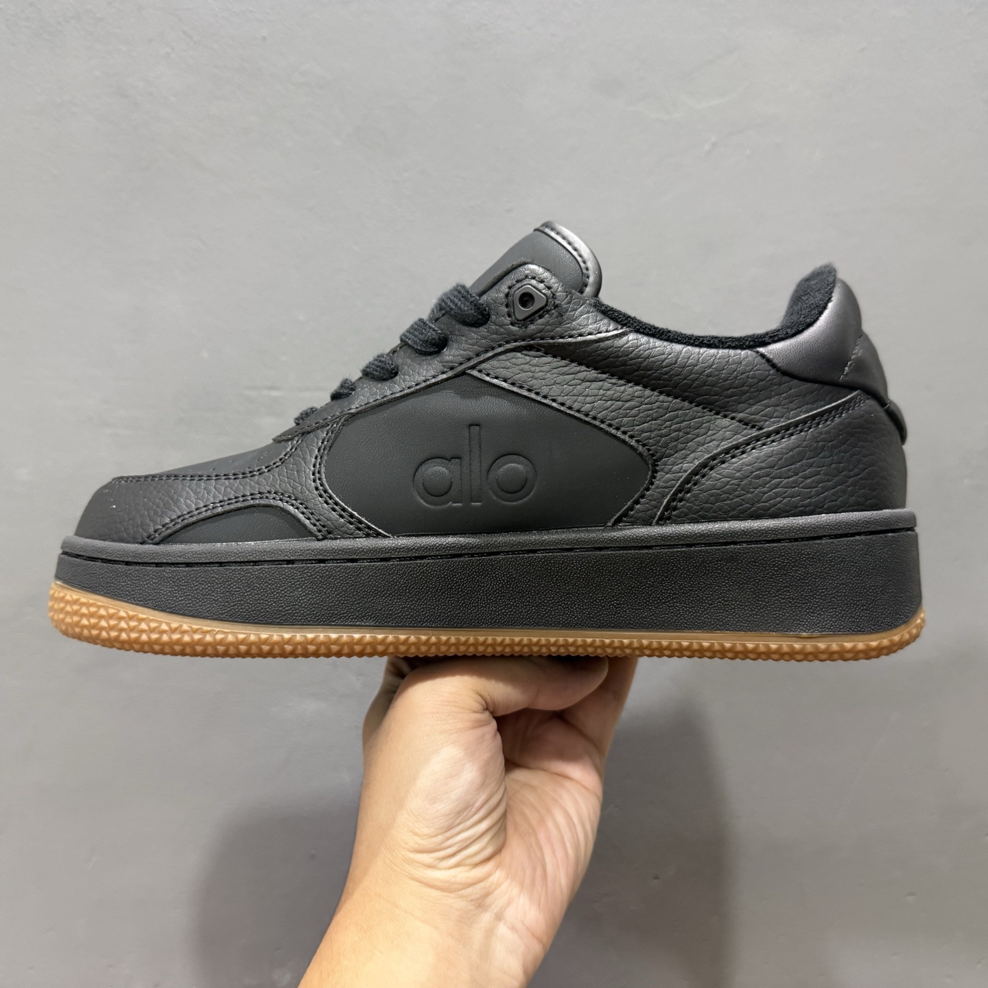 240 Alo yoga Sunset 舒适生活休闲鞋 男女同款 品牌故事Alo Yoga