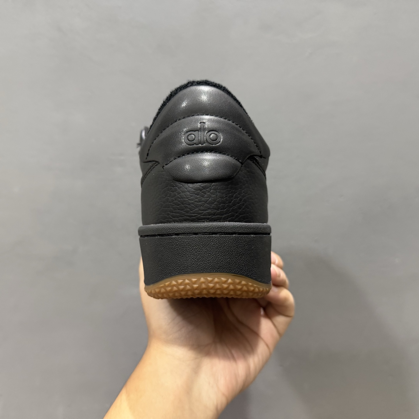 240 Alo yoga Sunset 舒适生活休闲鞋 男女同款 品牌故事Alo Yoga