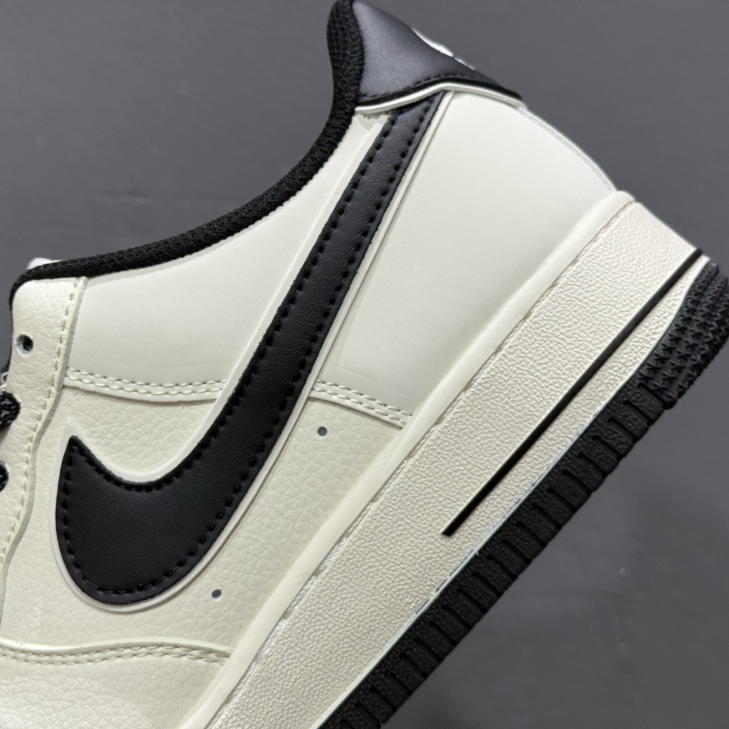 260 Supreme x NIke Air Force 1 经典黑满天星 JP8028-059