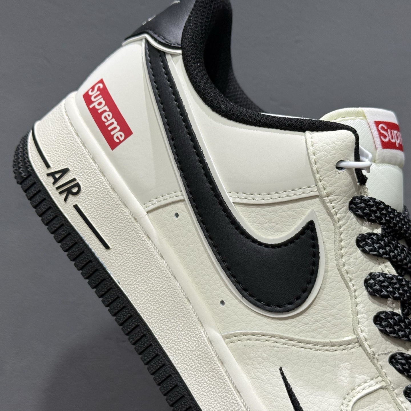260 Supreme x NIke Air Force 1 经典黑满天星 JP8028-059