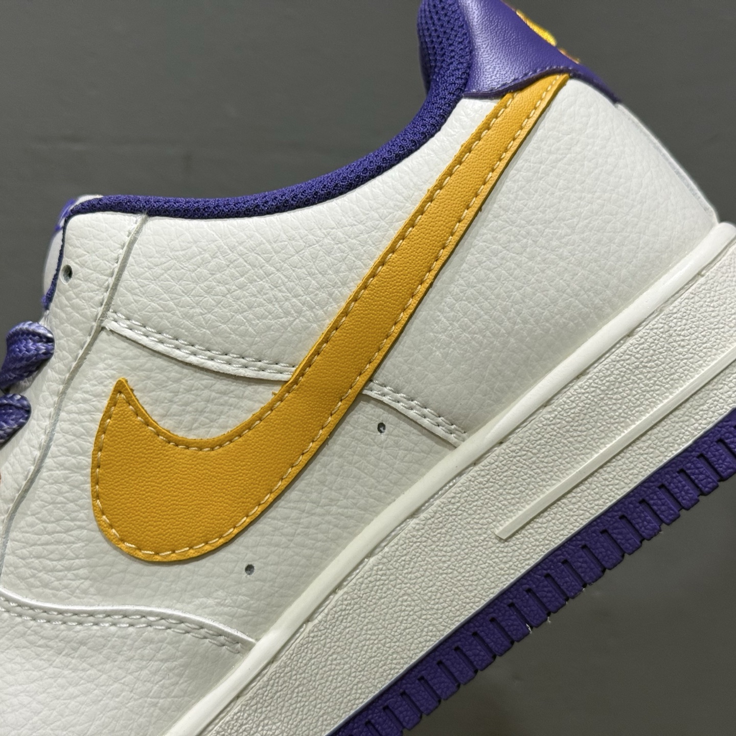 ￥260 Nike Air Force 1'07 Low NBA联名 紫金湖人 空军一号低帮休闲板鞋 CS5288-006