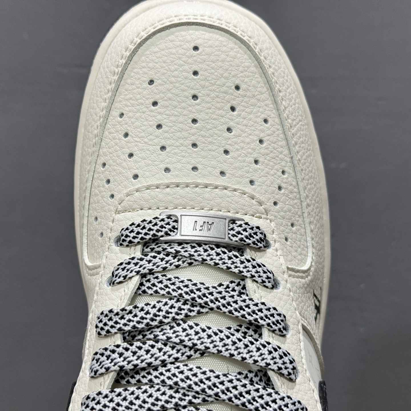 260 Louis Vuitton x Nike Air Force 1 米黑印花勾 MZ9588-809