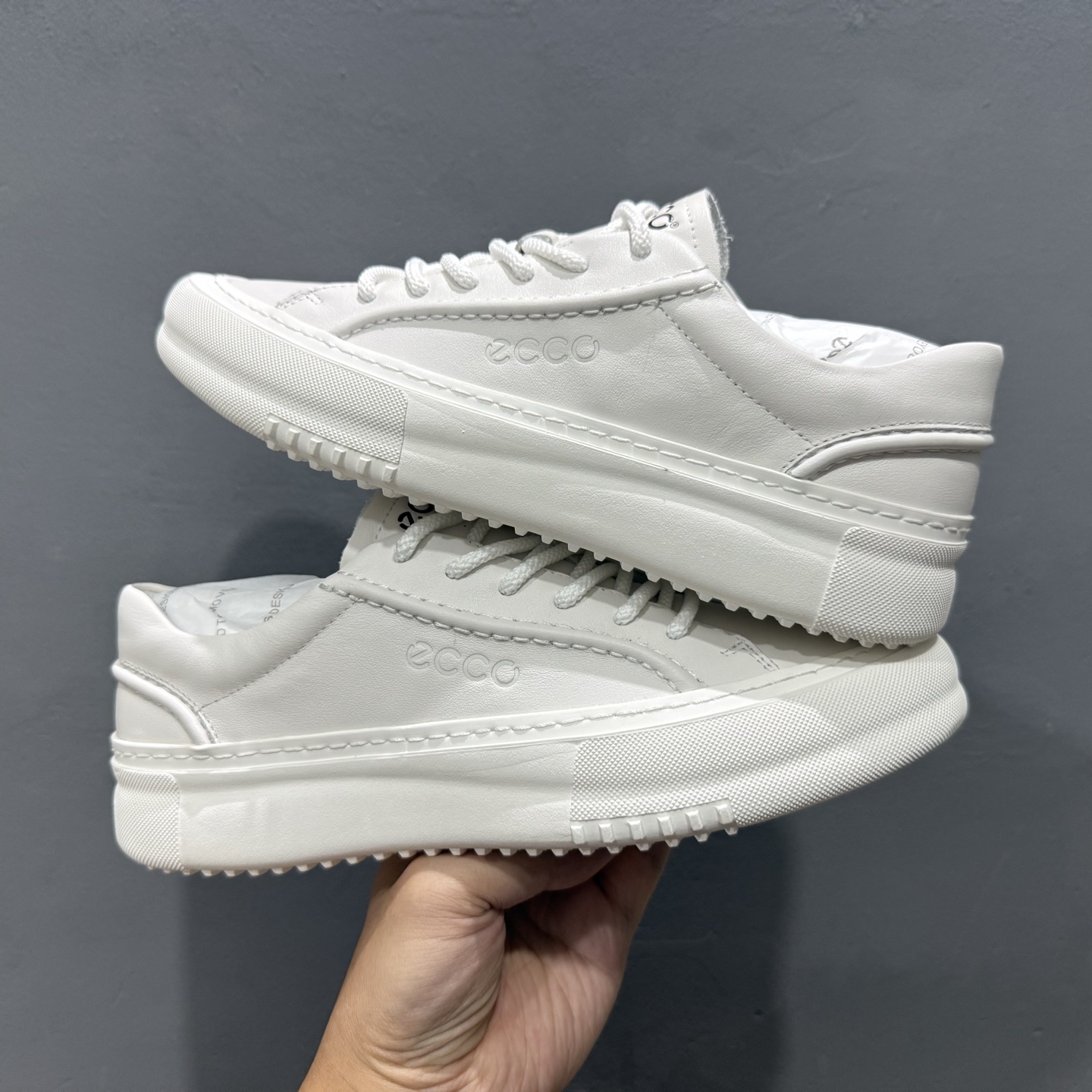 300 ECCO爱步男士休闲小白鞋 简单耐看清爽版型 百搭休闲板鞋