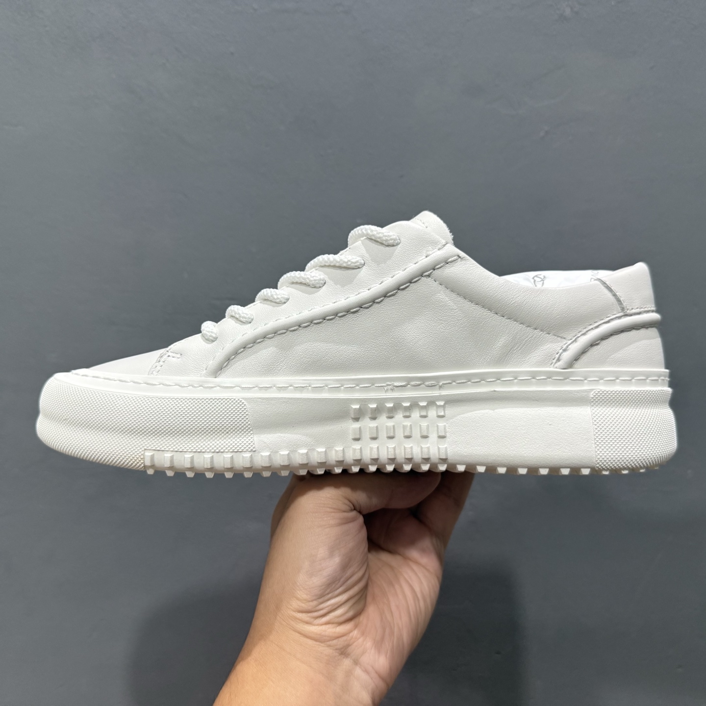 300 ECCO爱步男士休闲小白鞋 简单耐看清爽版型 百搭休闲板鞋