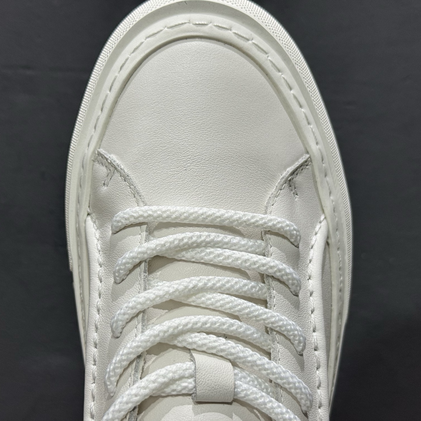 300 ECCO爱步男士休闲小白鞋 简单耐看清爽版型 百搭休闲板鞋