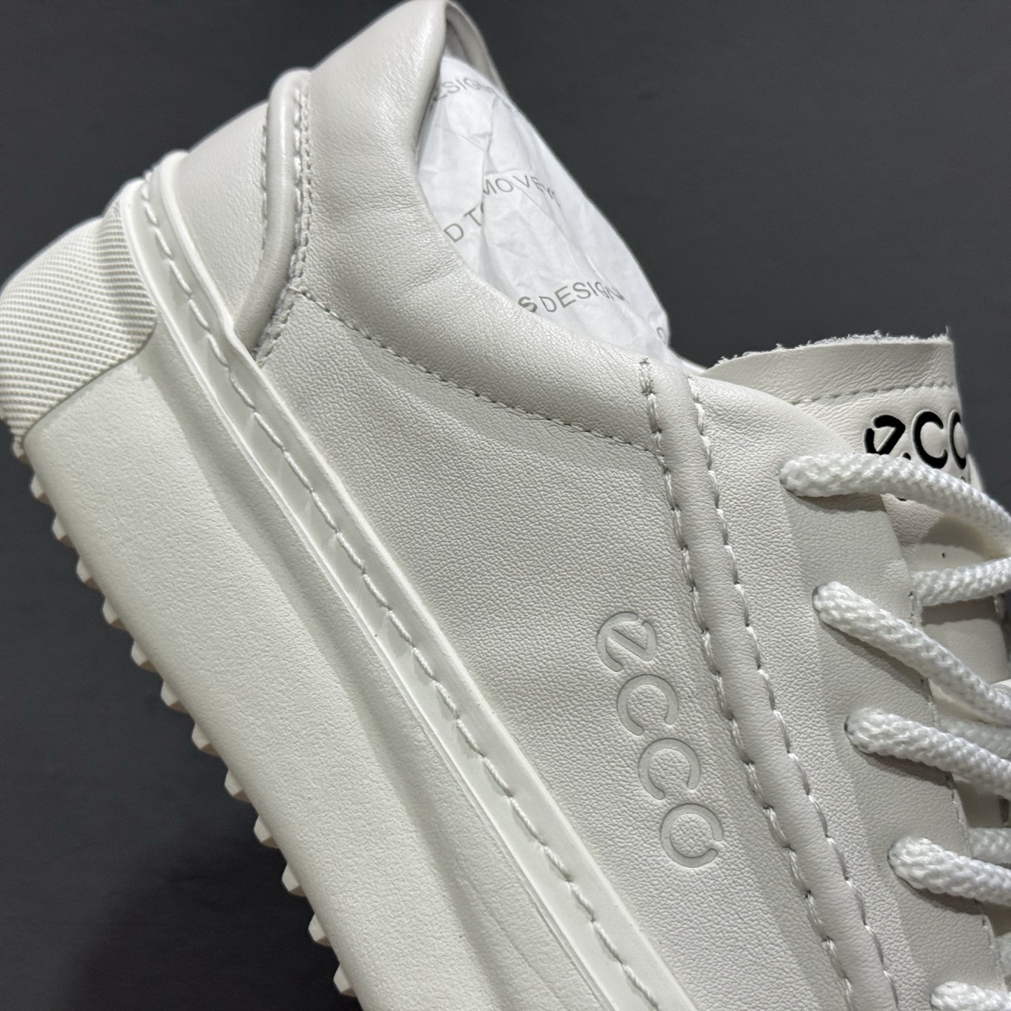 300 ECCO爱步男士休闲小白鞋 简单耐看清爽版型 百搭休闲板鞋