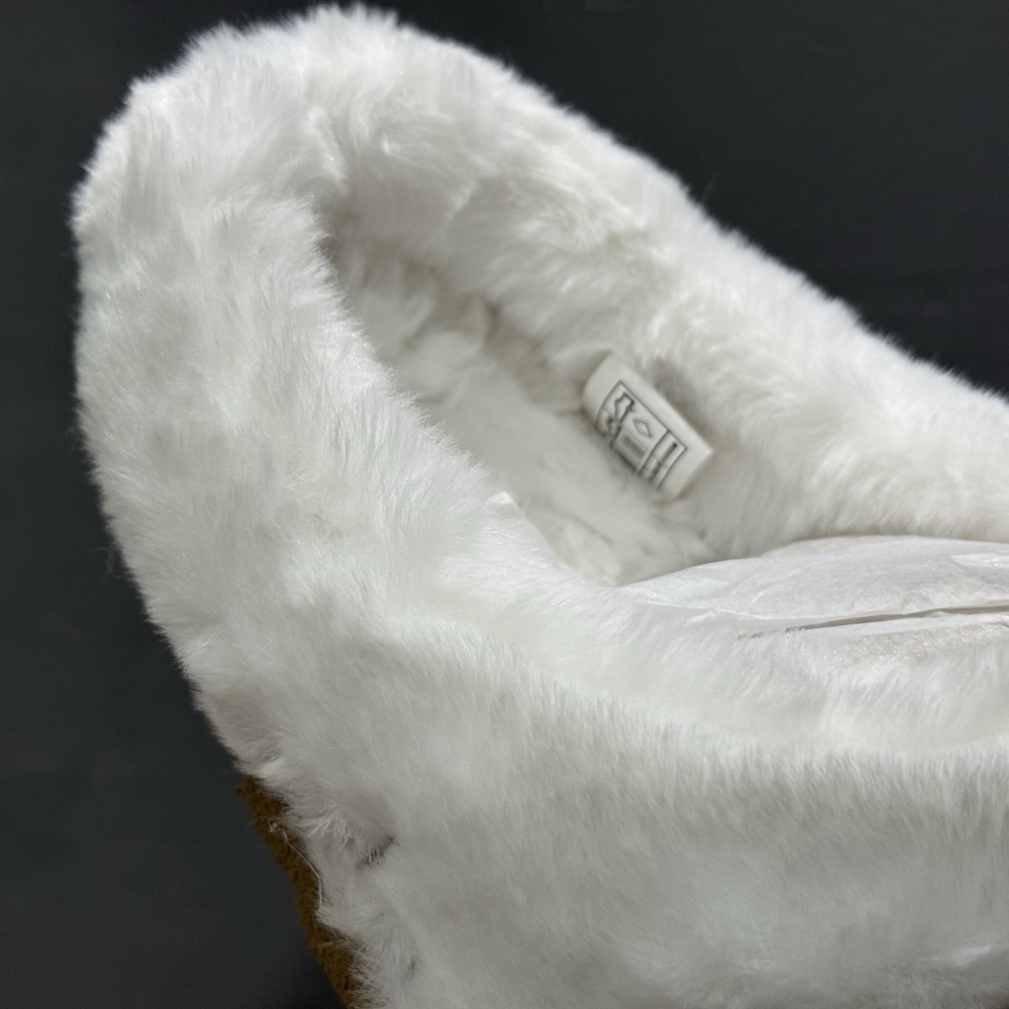 200 Alo Yoga Recovery Slipper 冬季加绒慕勒拖鞋 半拖