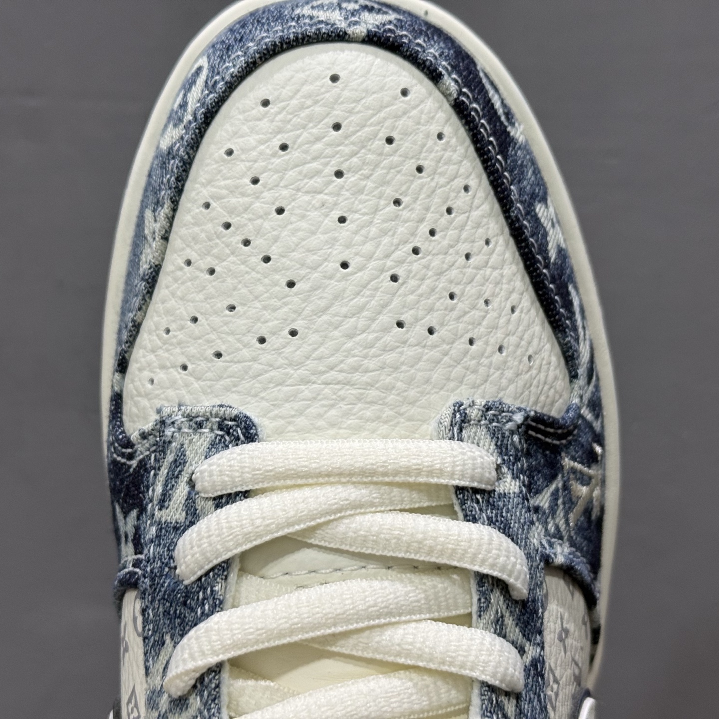 ￥280 Nike SB Dunk Low LV联名 白蓝牛仔 高端定制 低帮休闲板鞋 YF9511-902