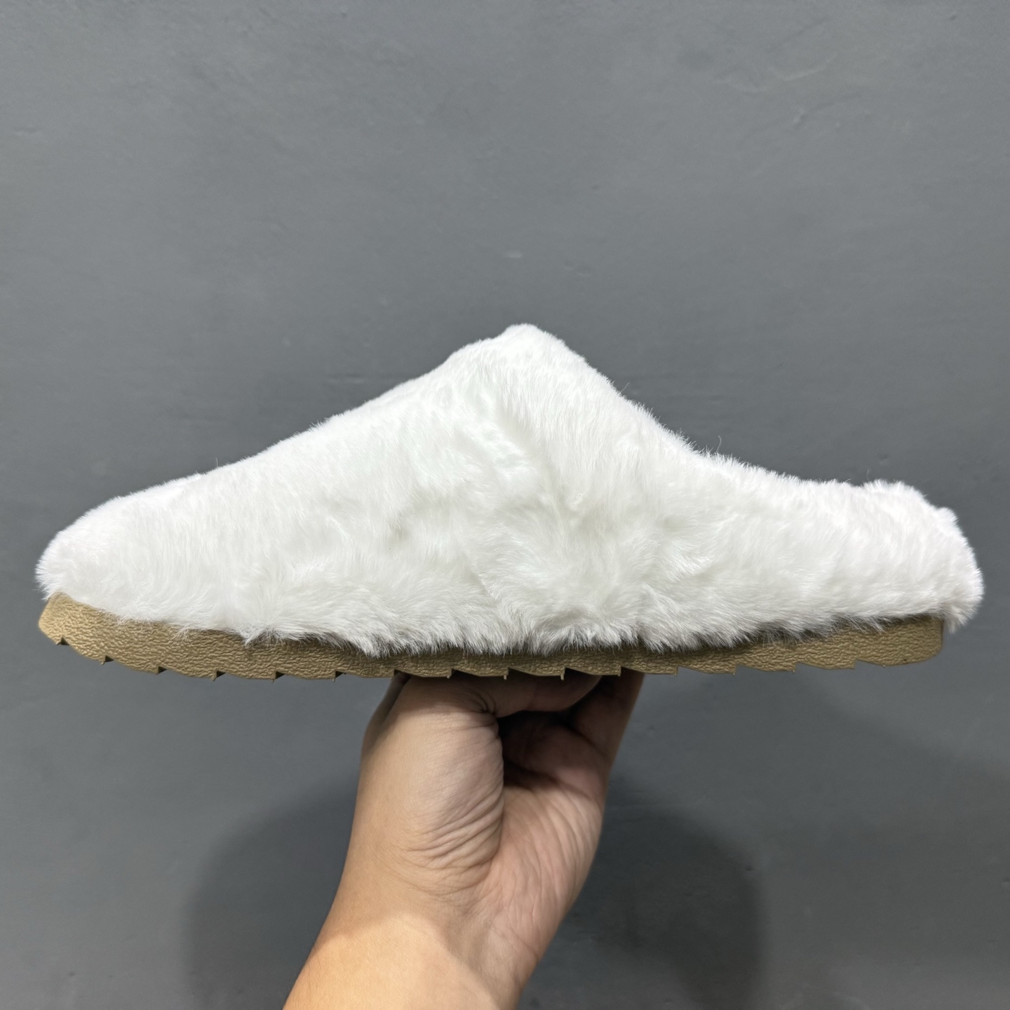 200 Alo Yoga Recovery Slipper 冬季加绒慕勒拖鞋 半拖