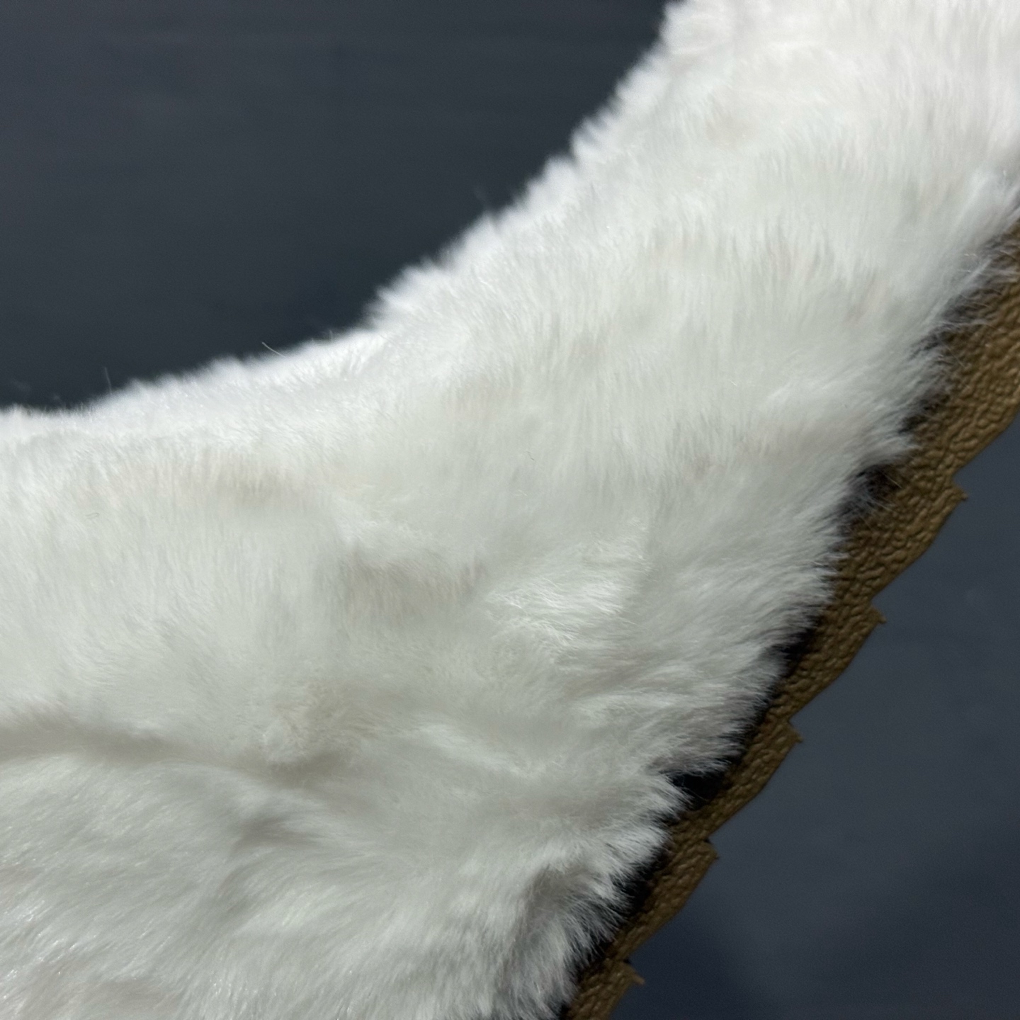 200 Alo Yoga Recovery Slipper 冬季加绒慕勒拖鞋 半拖