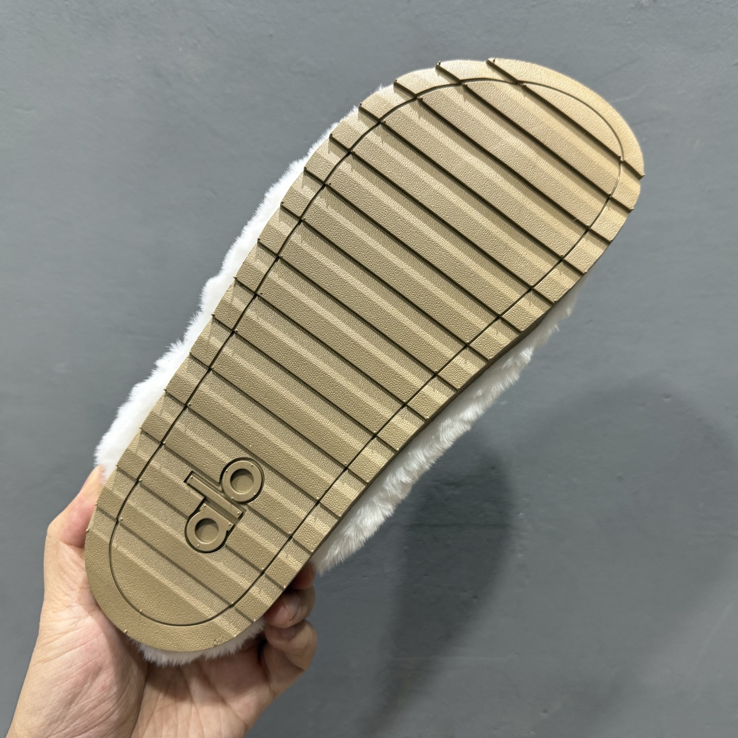 200 Alo Yoga Recovery Slipper 冬季加绒慕勒拖鞋 半拖