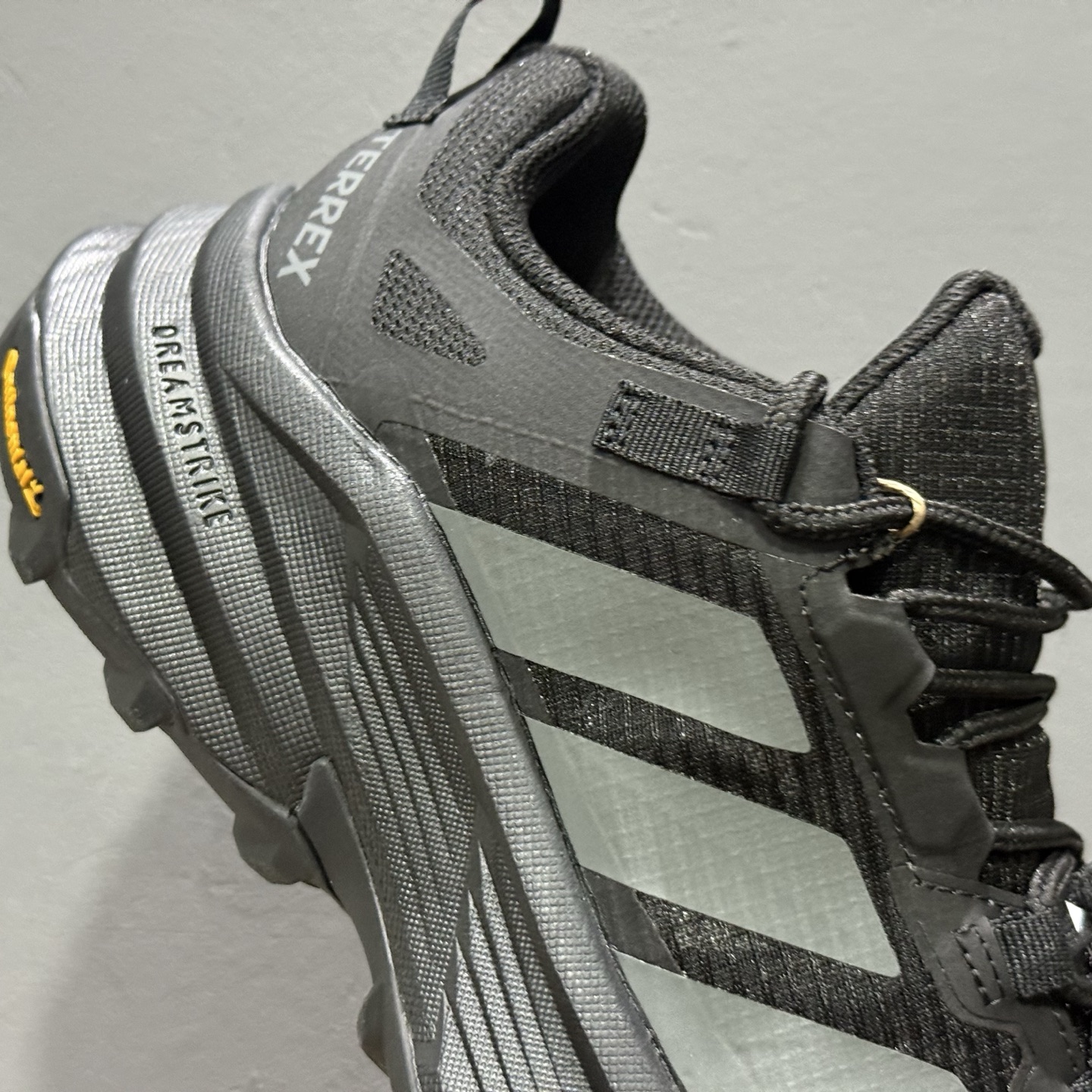 180 Adidas TERREX FREEHIKER SL GTX 阿迪达斯 系带缓震轻质舒适百搭运动鞋 HQ4885-Chinese UA Cheap High Quatity Brand Clothes Bags handbags Sneakers wholesale wholesaler seller from China Factory suppliers Fashion Clothing Shoes best Quality Beautiful Price 180 Adidas TERREX FREEHIKER SL GTX 阿迪达斯 系带缓震轻质舒适百搭运动鞋 HQ4885