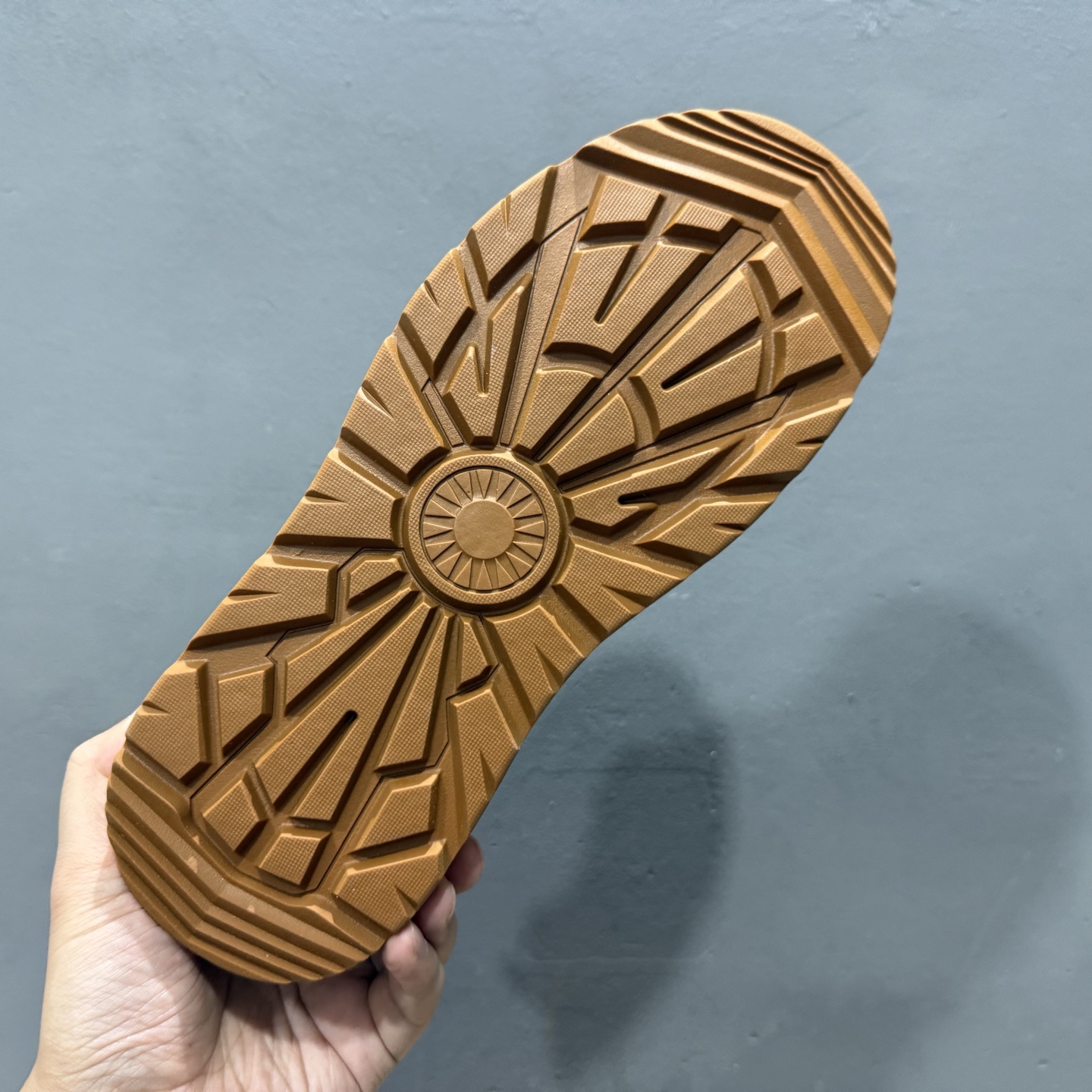 280 UGG Tasman Weather Hybrid 塔斯曼混合系列轻量休闲鞋