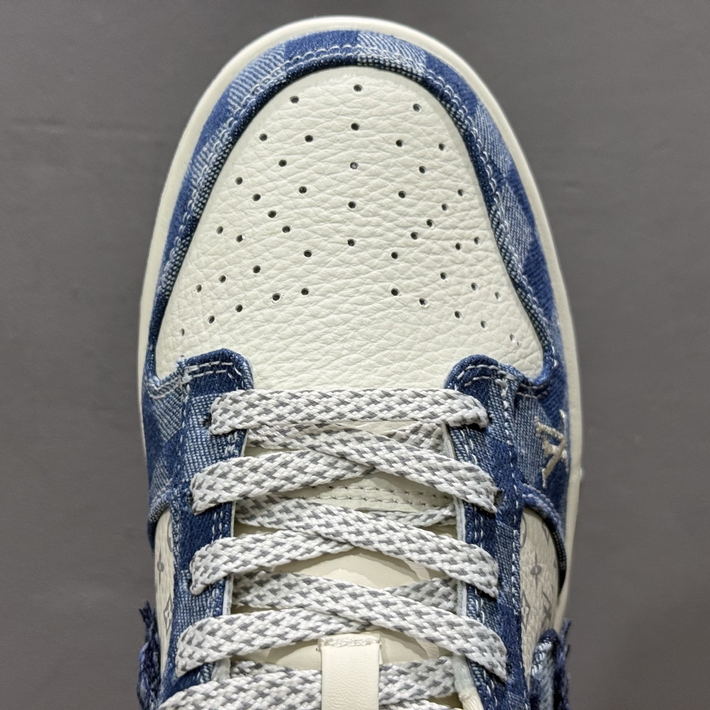 Louis Vuitton x Nike Dunk Low 白蓝牛仔 YF9511-902-Top High Quatity Cheap Sneakers Fashion Clothing Clothes Bags handbags Shoes of all Brand wholesale With The best Quality And Beautiful Price from China Factory Chinese suppliers wholesaler seller Louis Vuitton x Nike Dunk Low 白蓝牛仔 YF9511-902