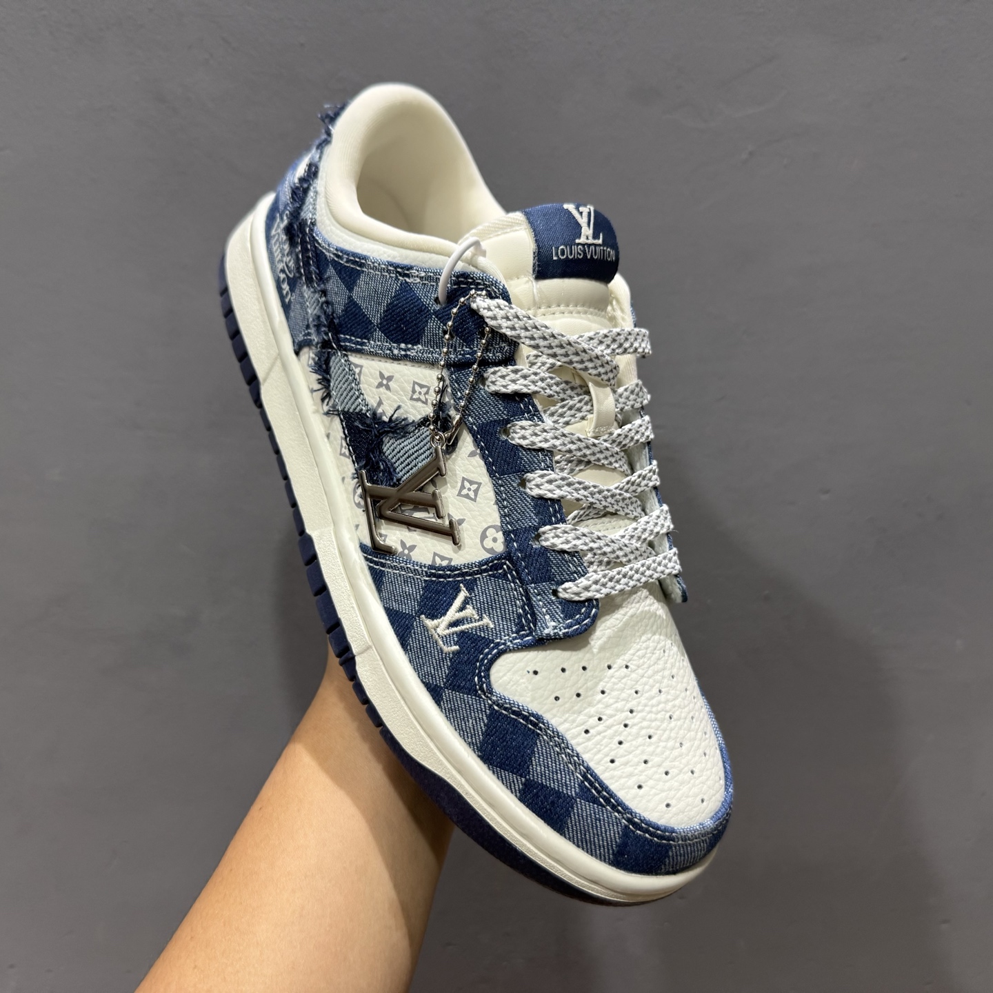 Louis Vuitton x Nike Dunk Low 白蓝牛仔 YF9511-902-Top High Quatity Cheap Sneakers Fashion Clothing Clothes Bags handbags Shoes of all Brand wholesale With The best Quality And Beautiful Price from China Factory Chinese suppliers wholesaler seller Louis Vuitton x Nike Dunk Low 白蓝牛仔 YF9511-902