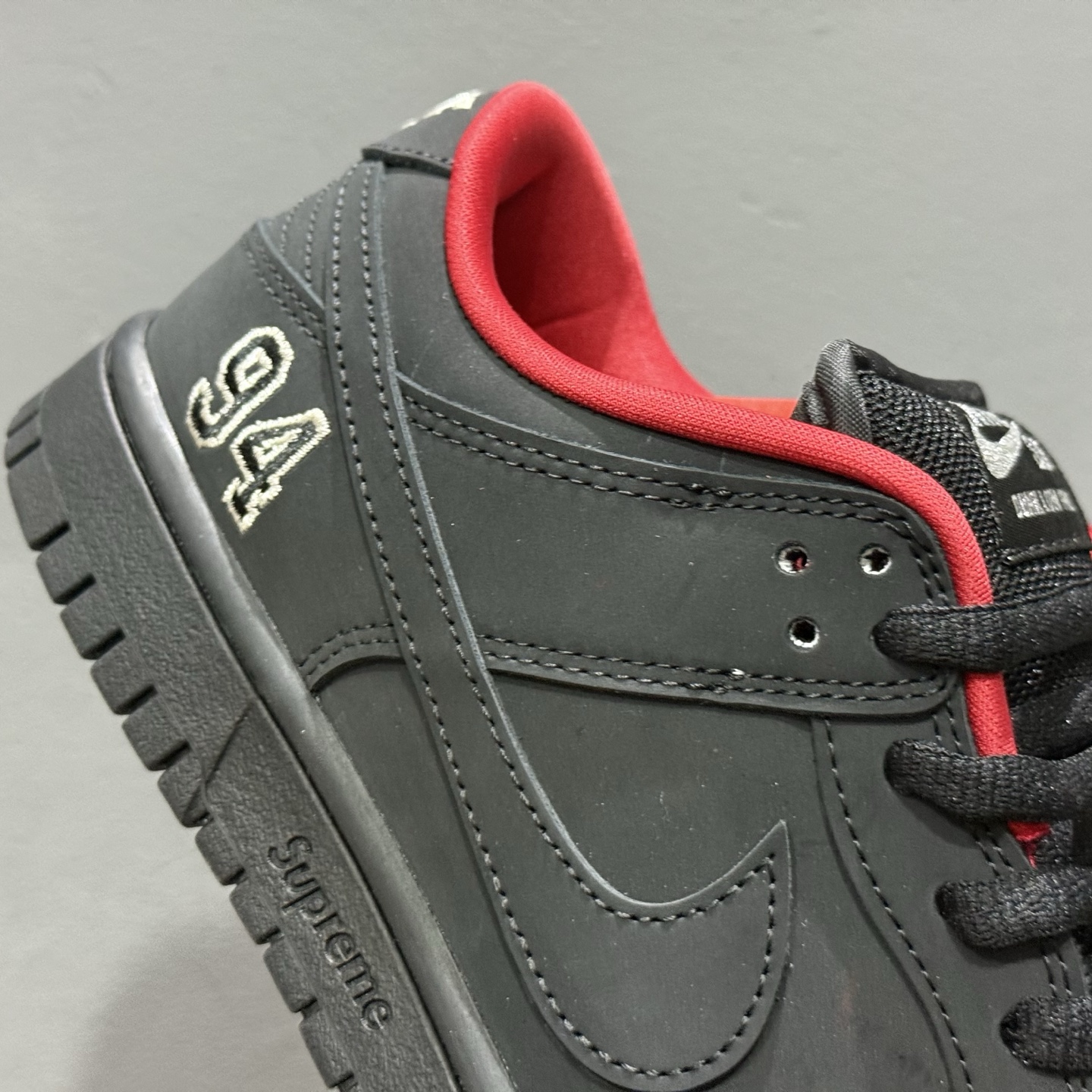 Supreme x Nike Dunk SB Low 黑色 HQ8487-001 Supreme x Nike Dunk SB Low 黑色 HQ8487-001