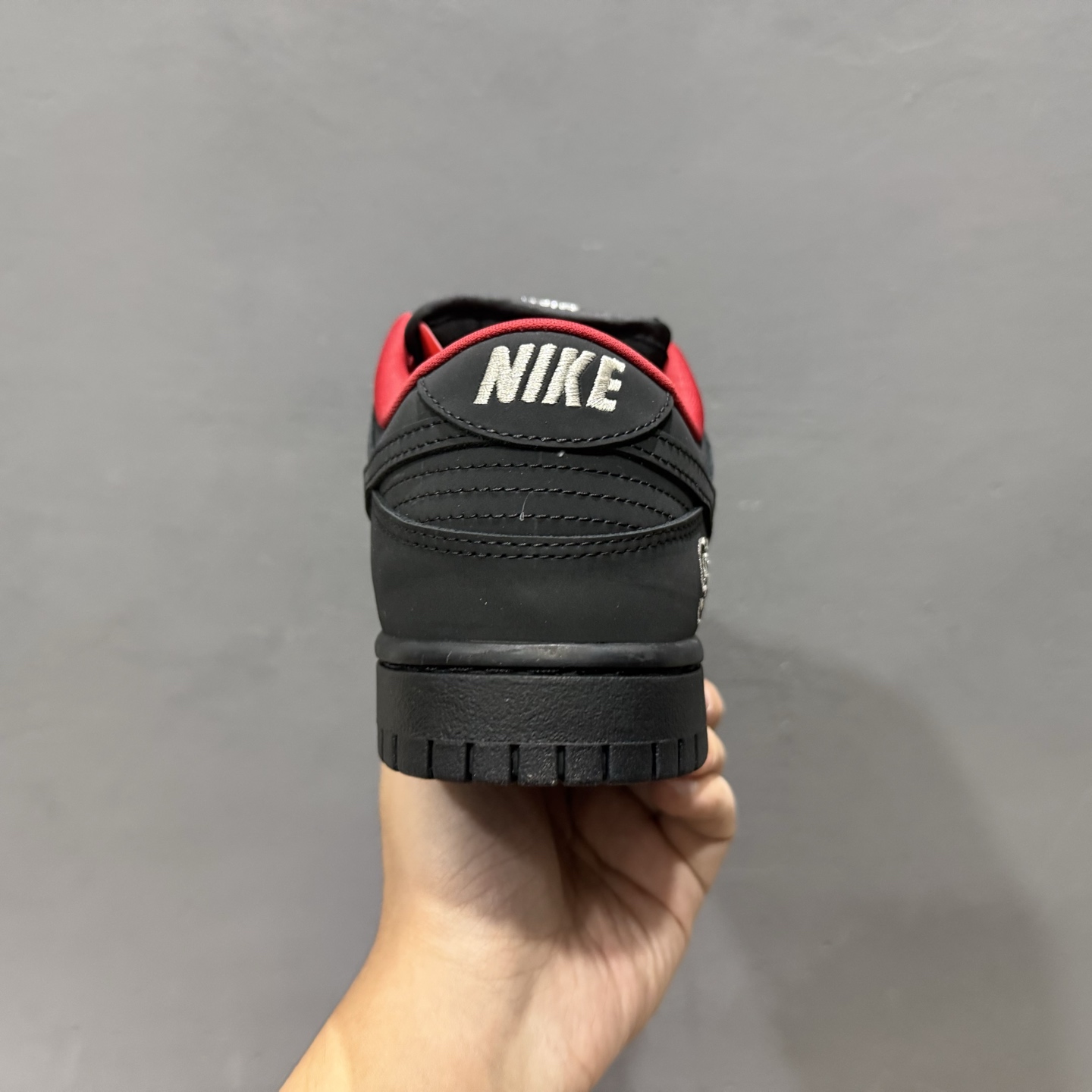 Supreme x Nike Dunk SB Low 黑色 HQ8487-001 Supreme x Nike Dunk SB Low 黑色 HQ8487-001