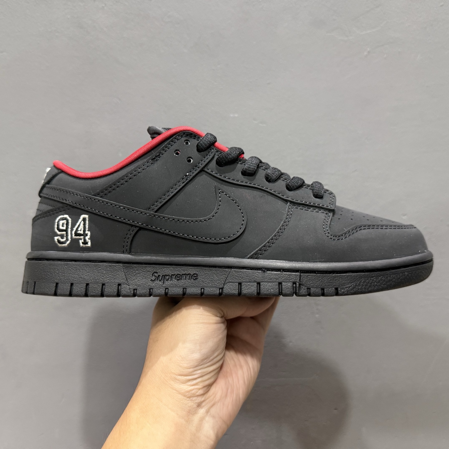 Supreme x Nike Dunk SB Low 黑色 HQ8487-001 Supreme x Nike Dunk SB Low 黑色 HQ8487-001