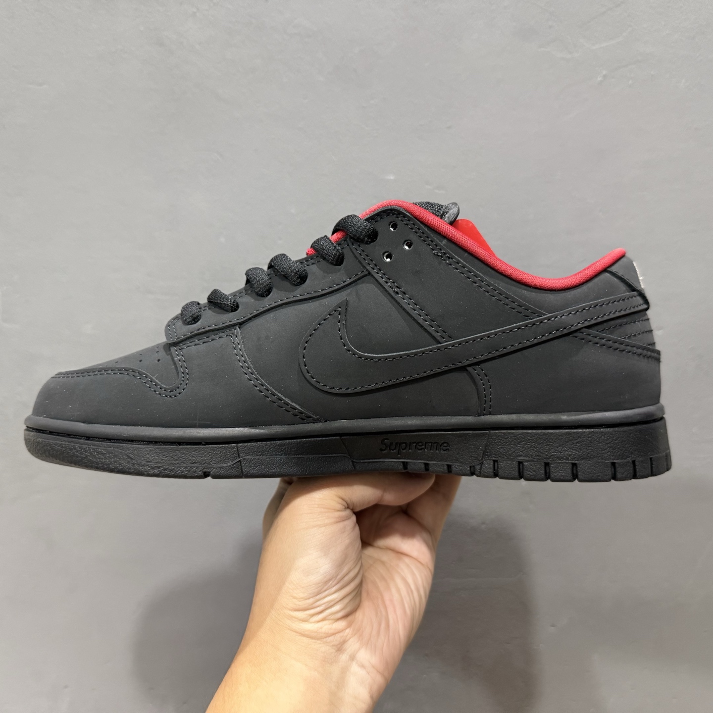 Supreme x Nike Dunk SB Low 黑色 HQ8487-001 Supreme x Nike Dunk SB Low 黑色 HQ8487-001