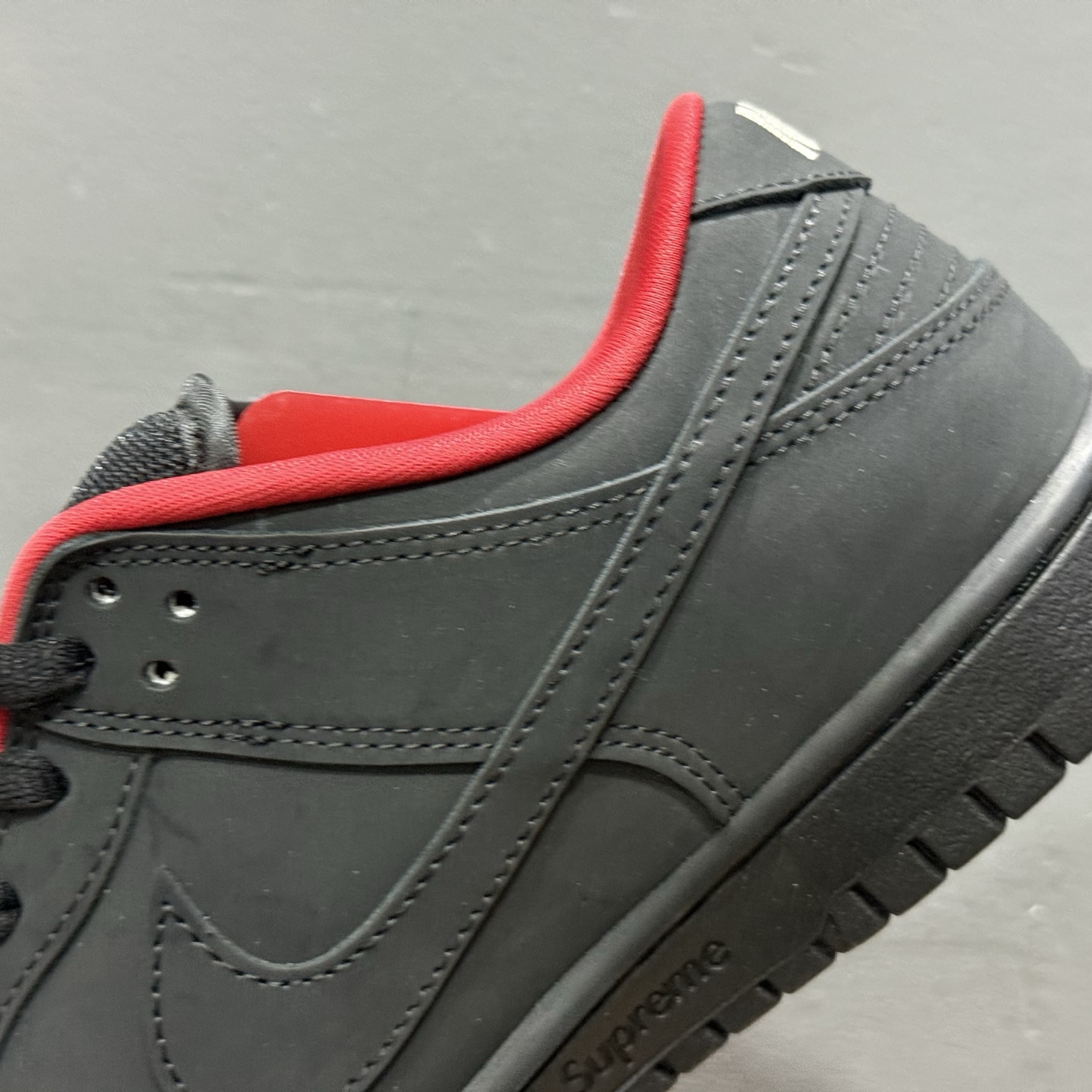 Supreme x Nike Dunk SB Low 黑色 HQ8487-001 Supreme x Nike Dunk SB Low 黑色 HQ8487-001