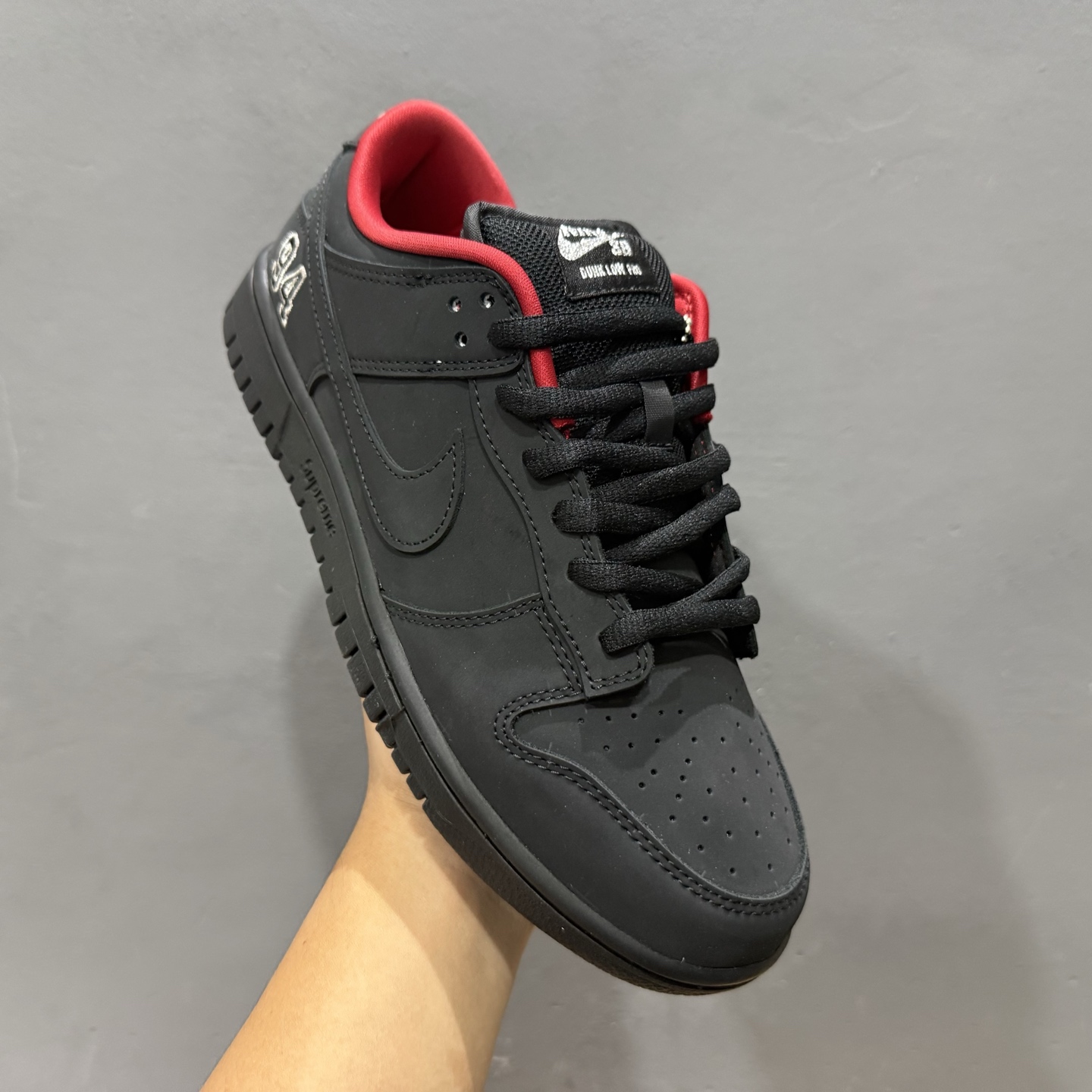 Supreme x Nike Dunk SB Low 黑色 HQ8487-001 Supreme x Nike Dunk SB Low 黑色 HQ8487-001