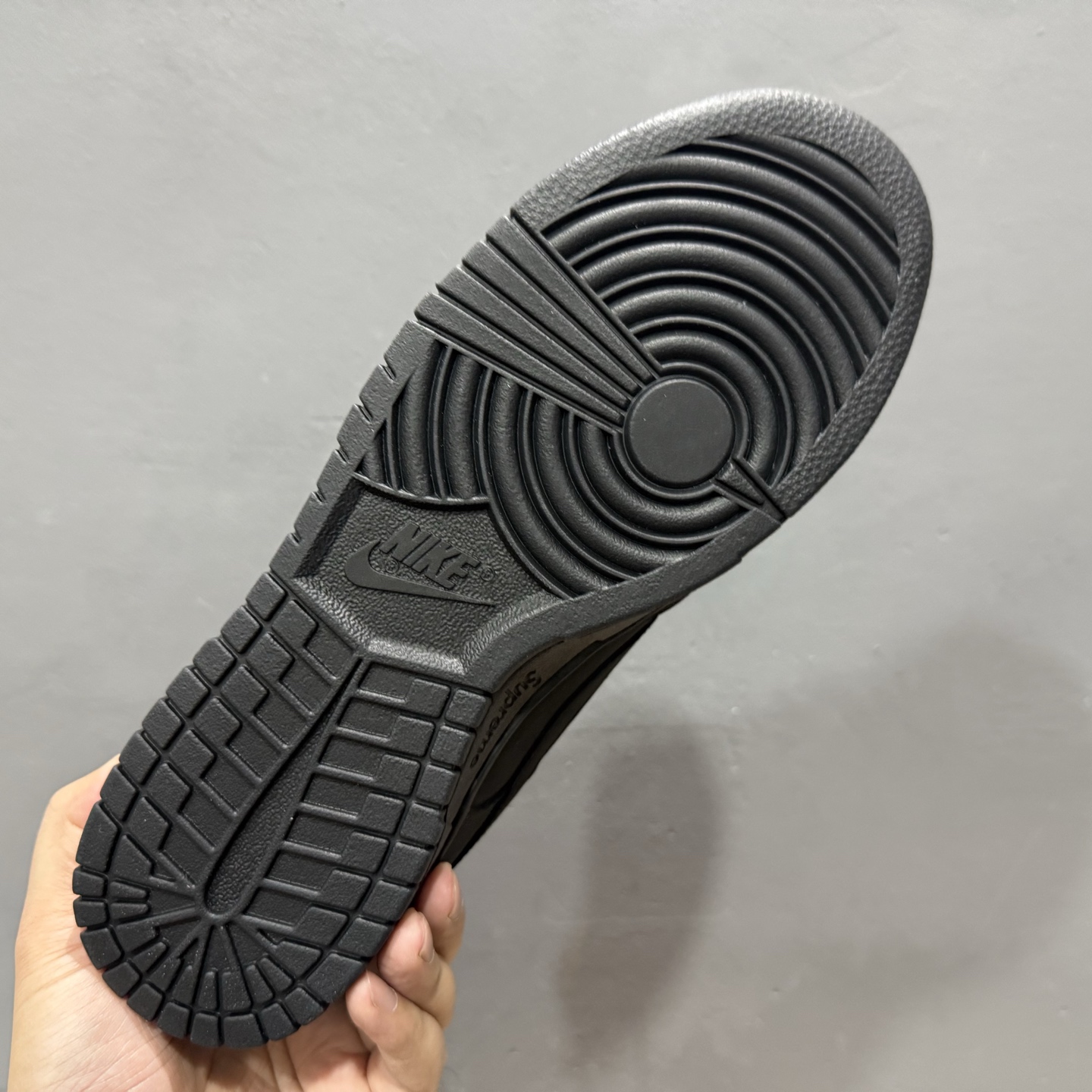 Supreme x Nike Dunk SB Low 黑色 HQ8487-001 Supreme x Nike Dunk SB Low 黑色 HQ8487-001