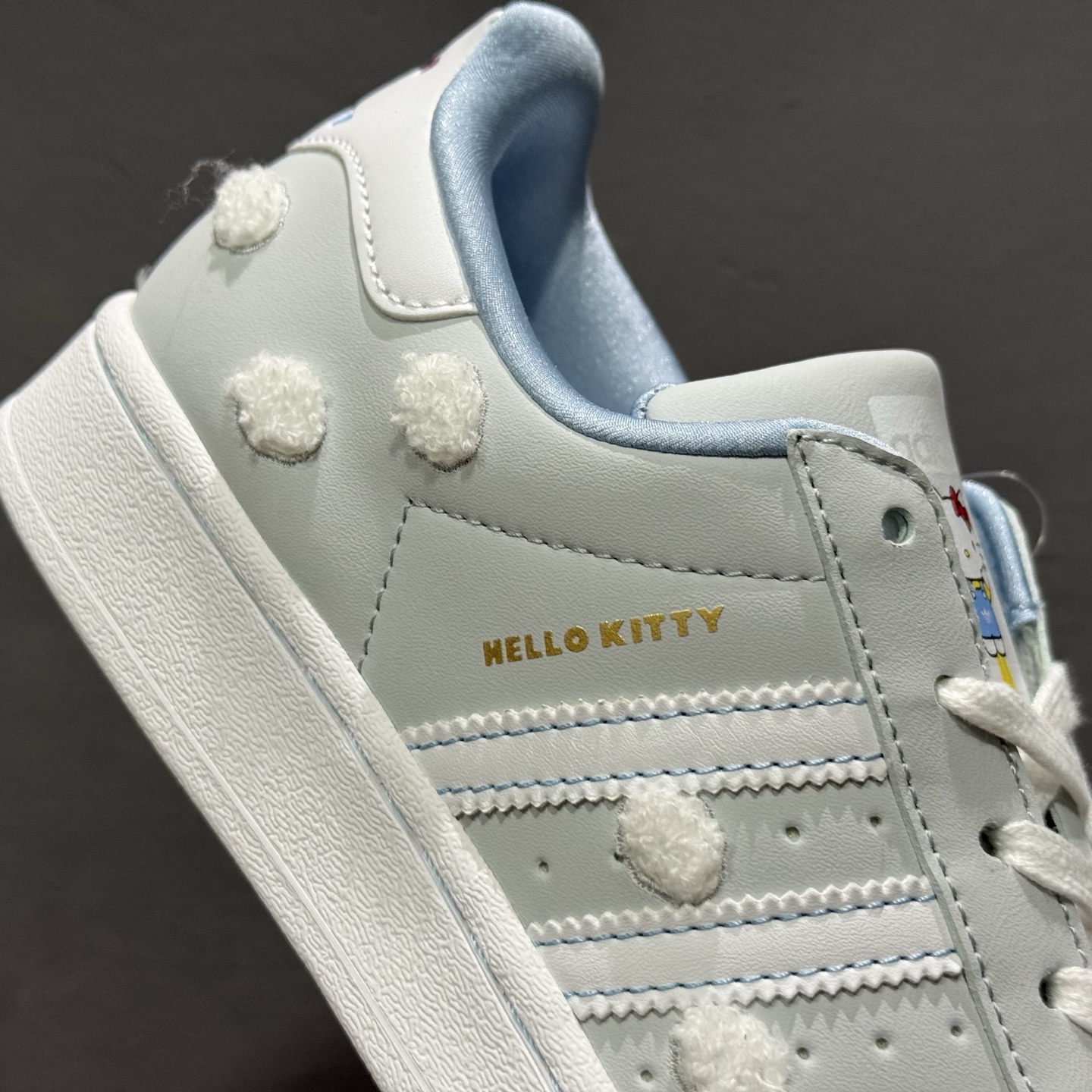 130 Hollo Kitty x AD Originals Superstar 联名浅灰蓝贝壳头 IF7021-219-Chinese UA Cheap High Quatity Brand Clothes Bags handbags Sneakers wholesale wholesaler seller from China Factory suppliers Fashion Clothing Shoes best Quality Beautiful Price 130 Hollo Kitty x AD Originals Superstar 联名浅灰蓝贝壳头 IF7021-219