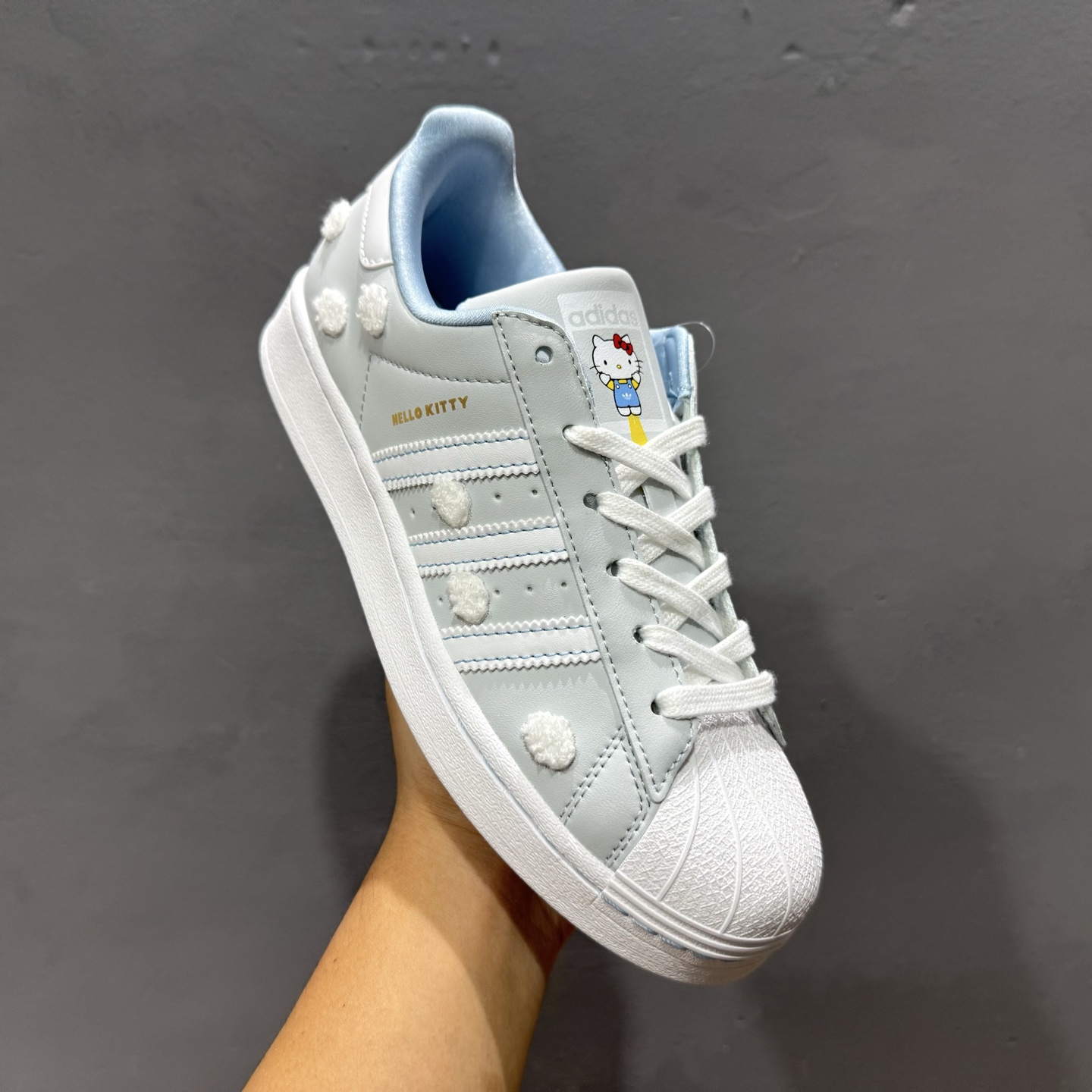 130 Hollo Kitty x AD Originals Superstar 联名浅灰蓝贝壳头 IF7021-219-Chinese UA Cheap High Quatity Brand Clothes Bags handbags Sneakers wholesale wholesaler seller from China Factory suppliers Fashion Clothing Shoes best Quality Beautiful Price 130 Hollo Kitty x AD Originals Superstar 联名浅灰蓝贝壳头 IF7021-219