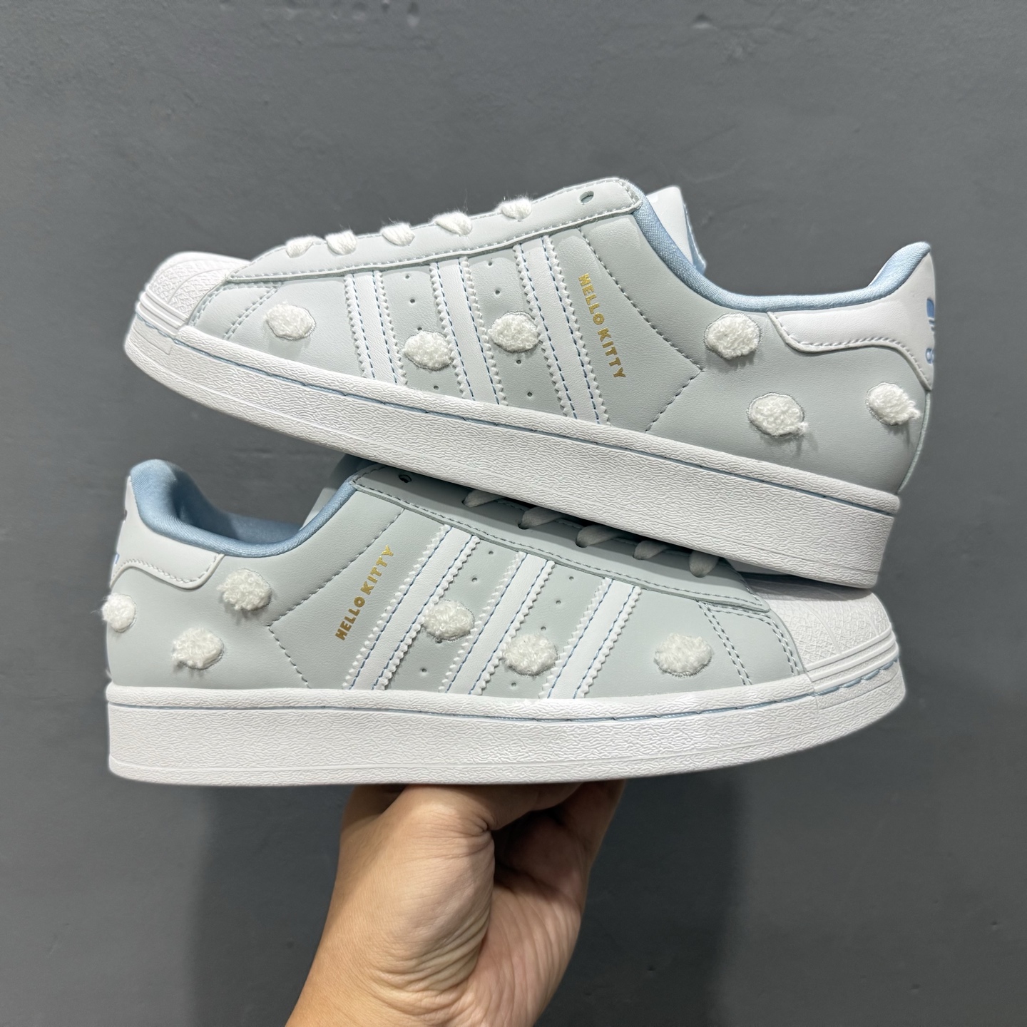 130 Hollo Kitty x AD Originals Superstar 联名浅灰蓝贝壳头 IF7021-219-Chinese UA Cheap High Quatity Brand Clothes Bags handbags Sneakers wholesale wholesaler seller from China Factory suppliers Fashion Clothing Shoes best Quality Beautiful Price 130 Hollo Kitty x AD Originals Superstar 联名浅灰蓝贝壳头 IF7021-219