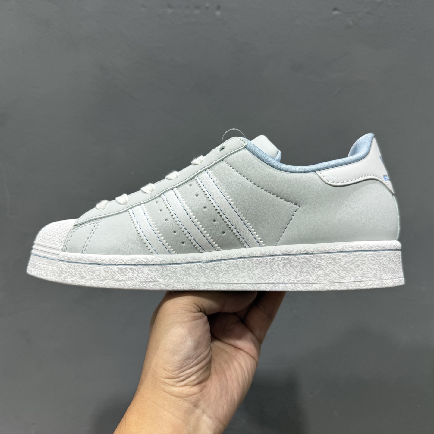 130 Hollo Kitty x AD Originals Superstar 联名浅灰蓝贝壳头 IF7021-219-Chinese UA Cheap High Quatity Brand Clothes Bags handbags Sneakers wholesale wholesaler seller from China Factory suppliers Fashion Clothing Shoes best Quality Beautiful Price 130 Hollo Kitty x AD Originals Superstar 联名浅灰蓝贝壳头 IF7021-219