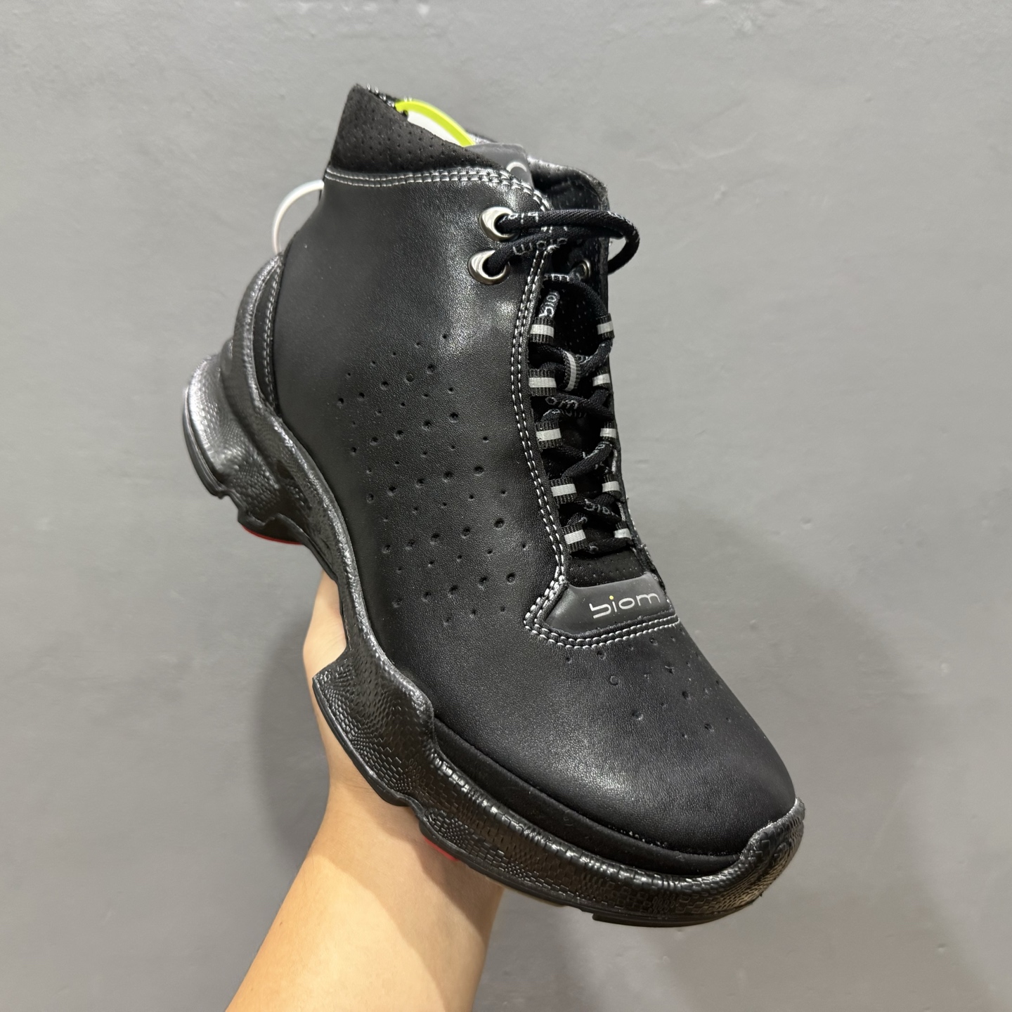 320 Ecco/爱步 旋转扣皮面经典百搭时尚休闲鞋 830864-241