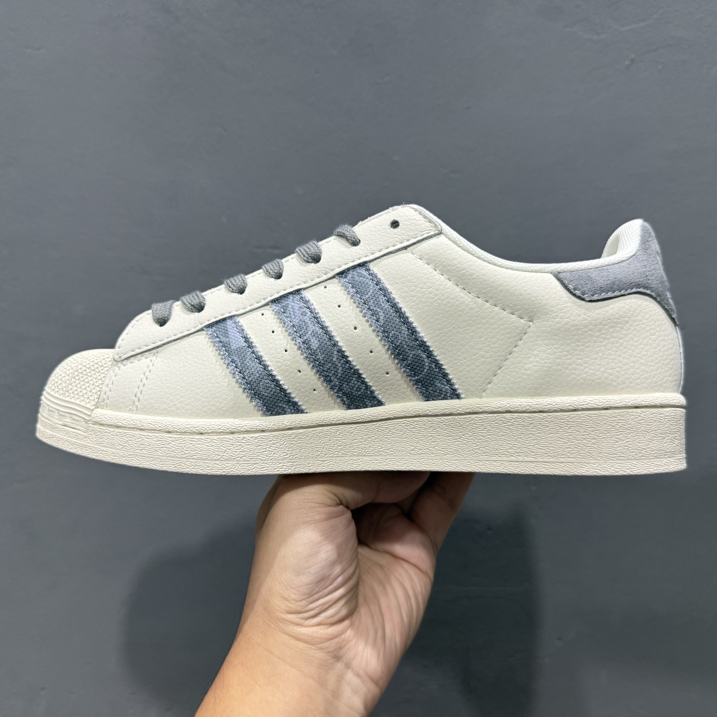 130 Adidas Originals Superstar 贝壳头系列 阿迪达斯 三叶草 低帮经典百搭休闲运动板鞋 BZ6783-Chinese UA Cheap High Quatity Brand Clothes Bags handbags Sneakers wholesale wholesaler seller from China Factory suppliers Fashion Clothing Shoes best Quality Beautiful Price 130 Adidas Originals Superstar 贝壳头系列 阿迪达斯 三叶草 低帮经典百搭休闲运动板鞋 BZ6783