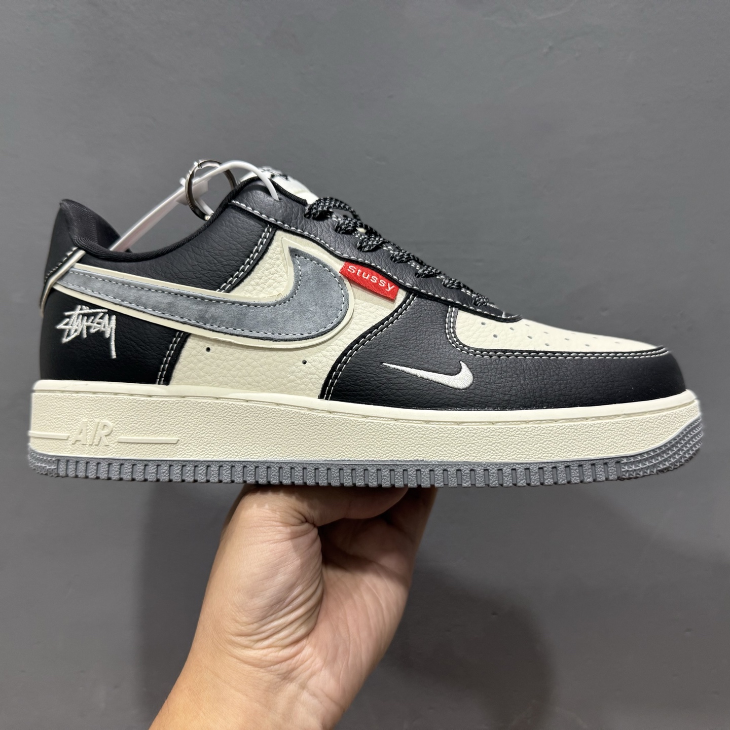 260 Nike Air Force 1 '07 Low “斯图西联名——米灰黑织标”空军一号 高端定制 低帮 运动鞋 休闲鞋 DF0188-102