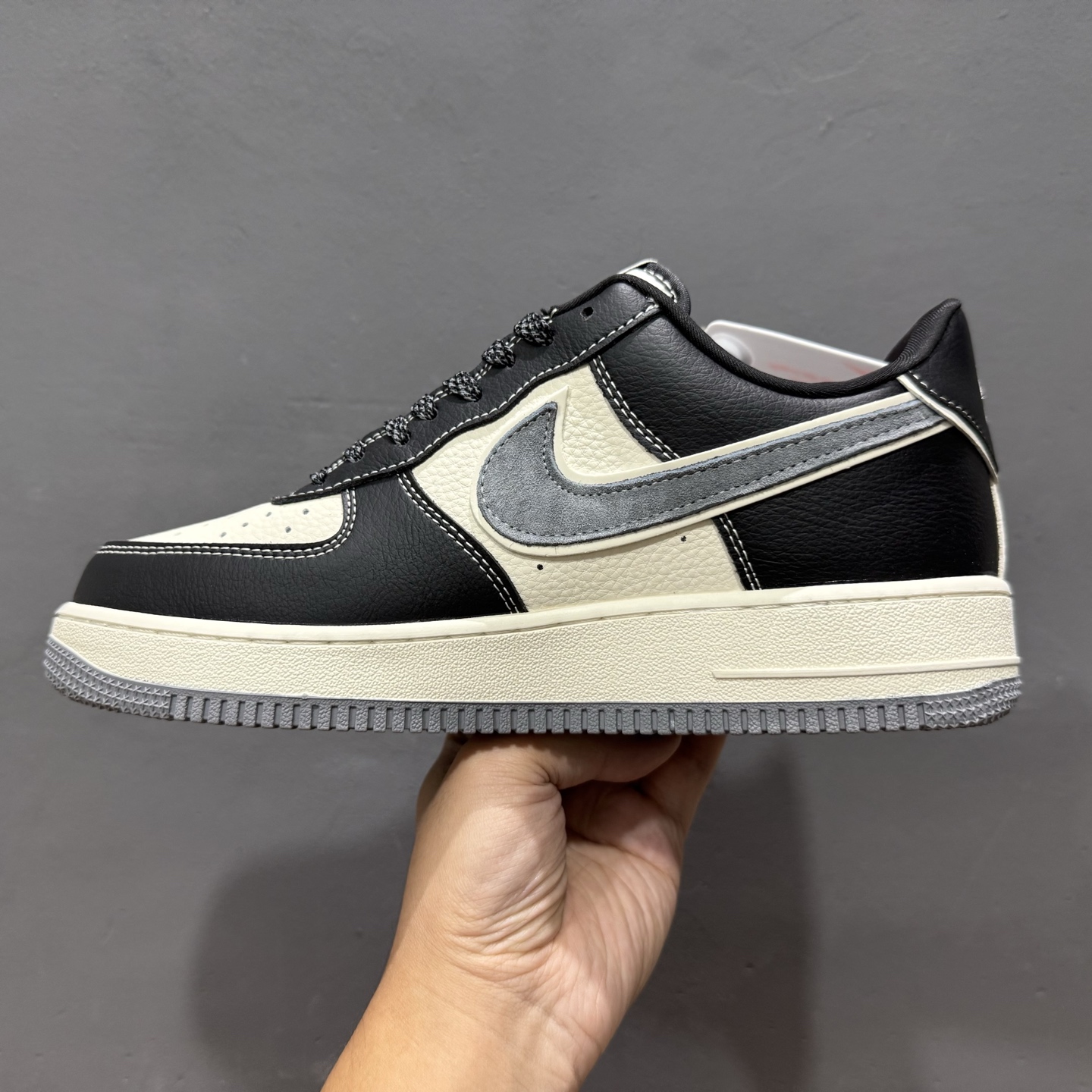 260 Nike Air Force 1 '07 Low “斯图西联名——米灰黑织标”空军一号 高端定制 低帮 运动鞋 休闲鞋 DF0188-102